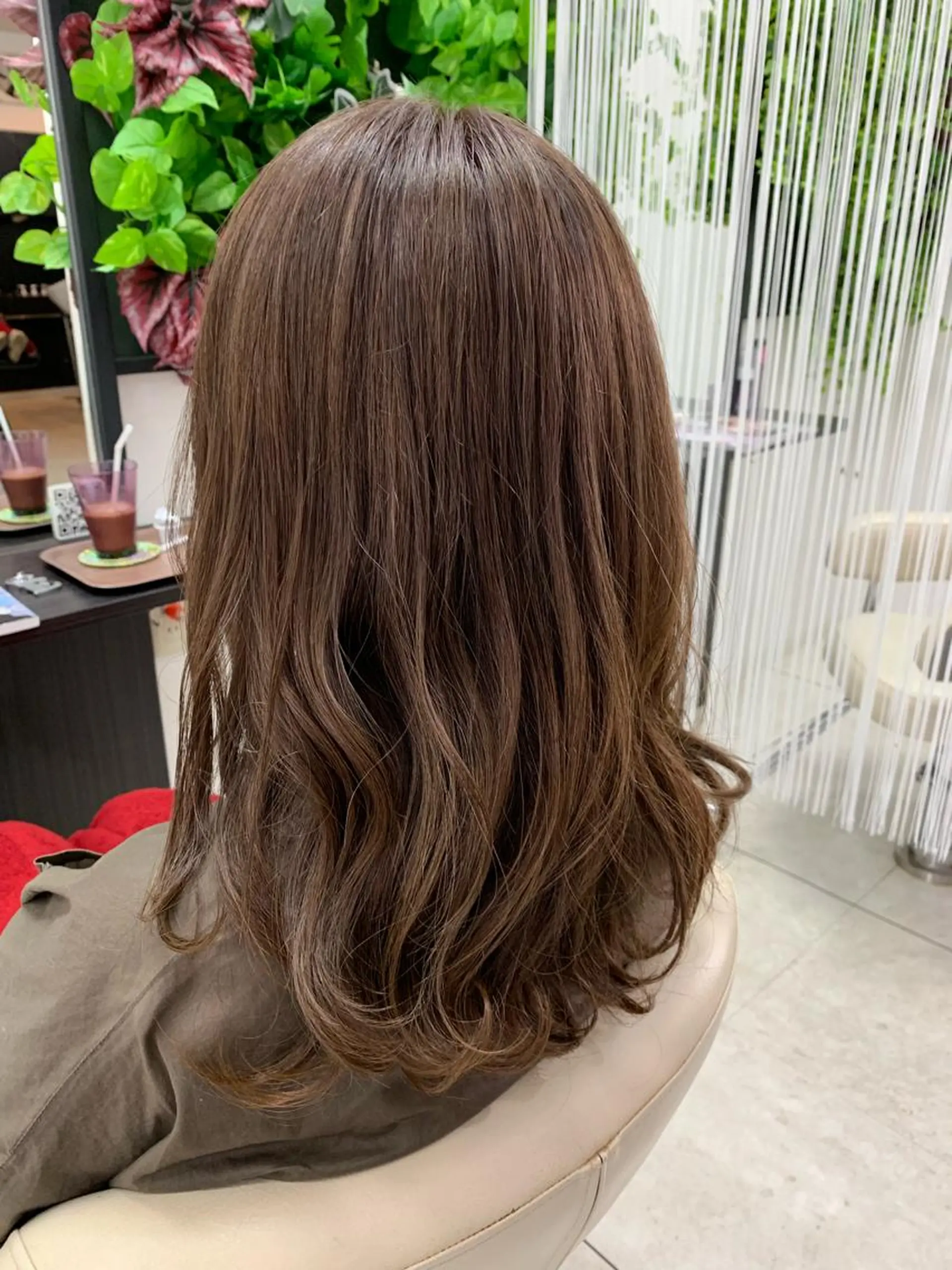 ロング アッシュ アッシュブラウン HAIR MAKE loose所属・ショート NAOKIのヘアスタイル
