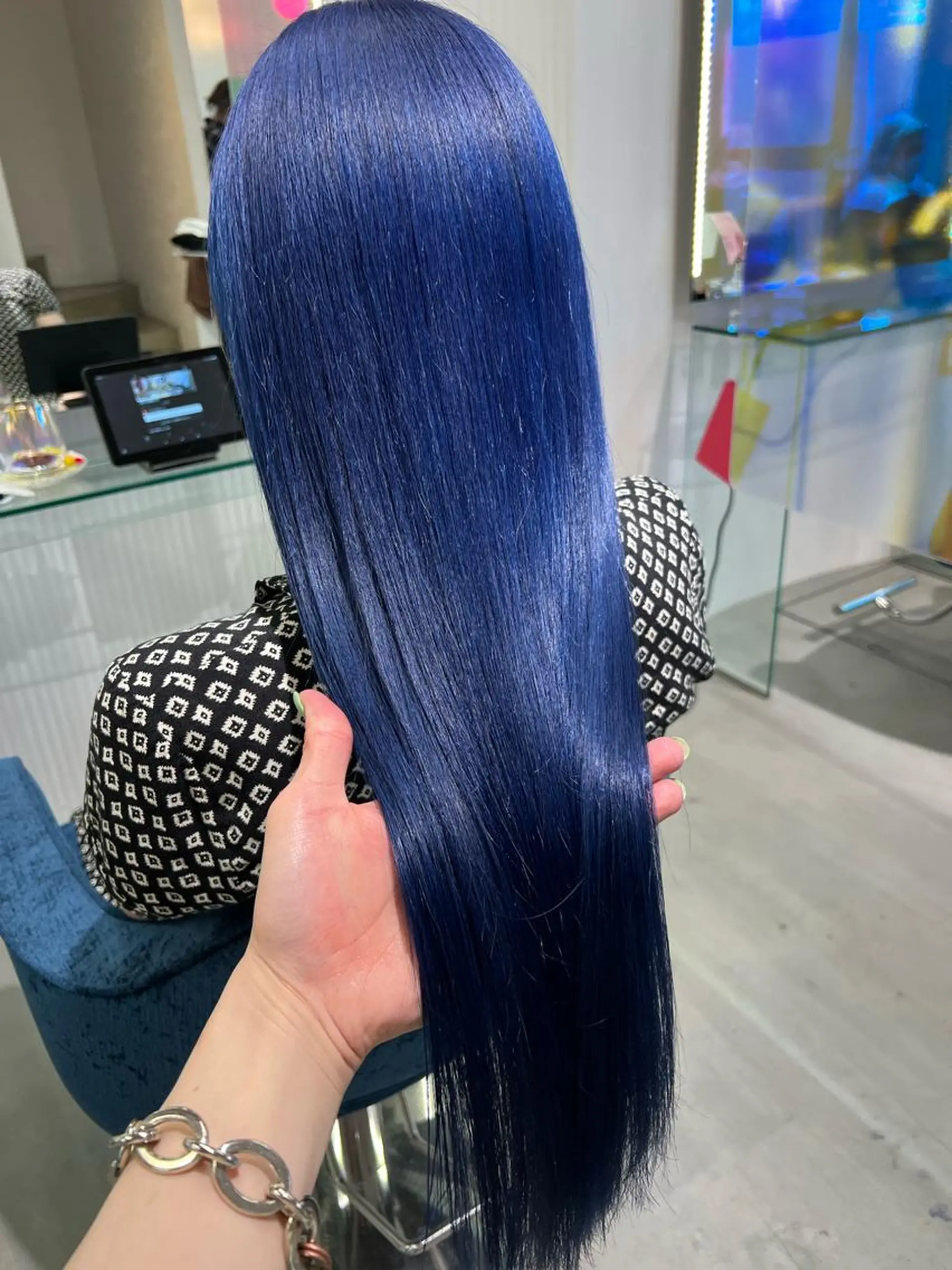 ロング カラー ブルーカラー ネイビーカラー 安井まゆ _Box mico.のヘアスタイル