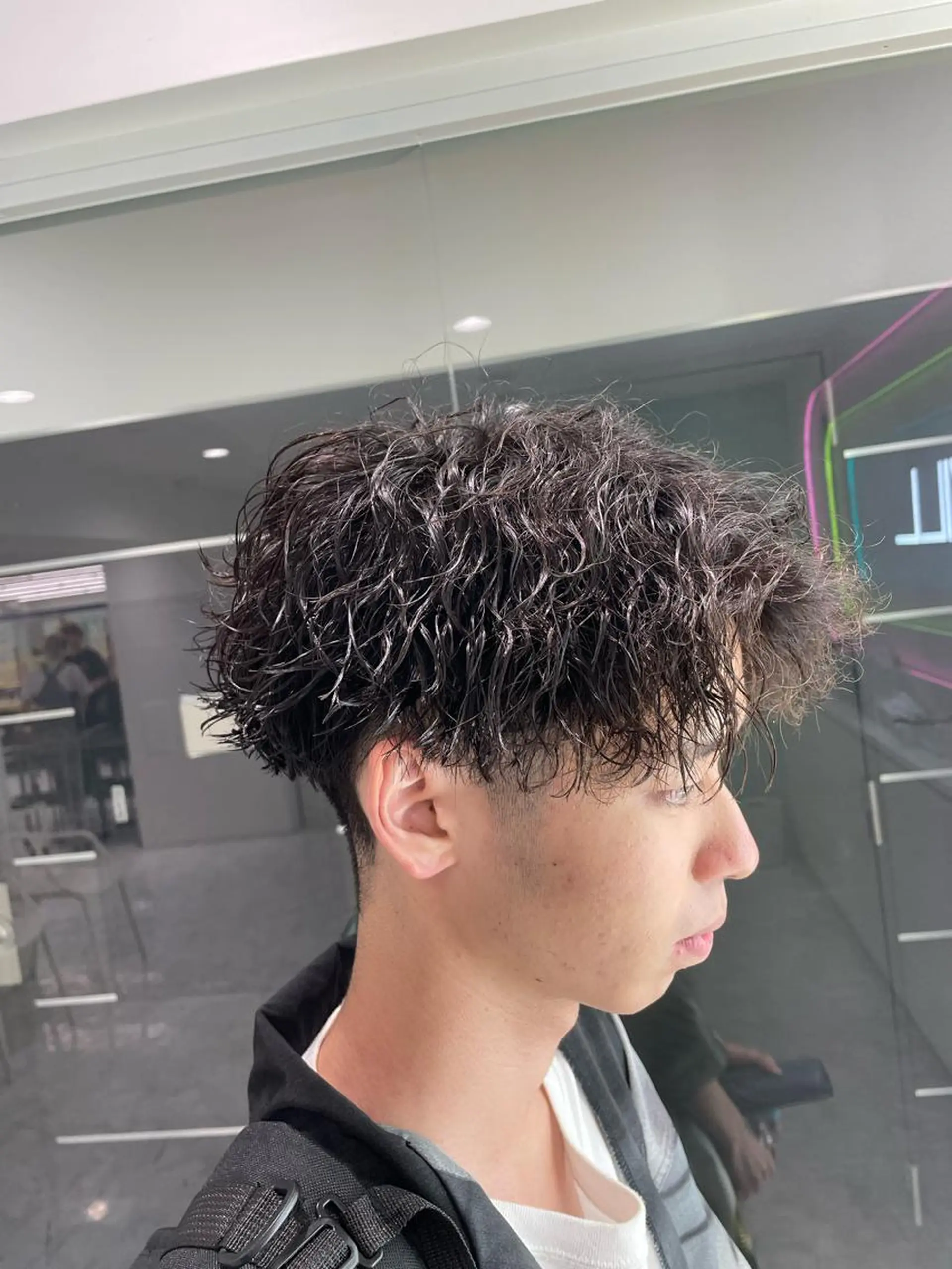 ミディアム パーマ ヘアアレンジ メンズ 顔まわりカット の達人のヘアスタイル