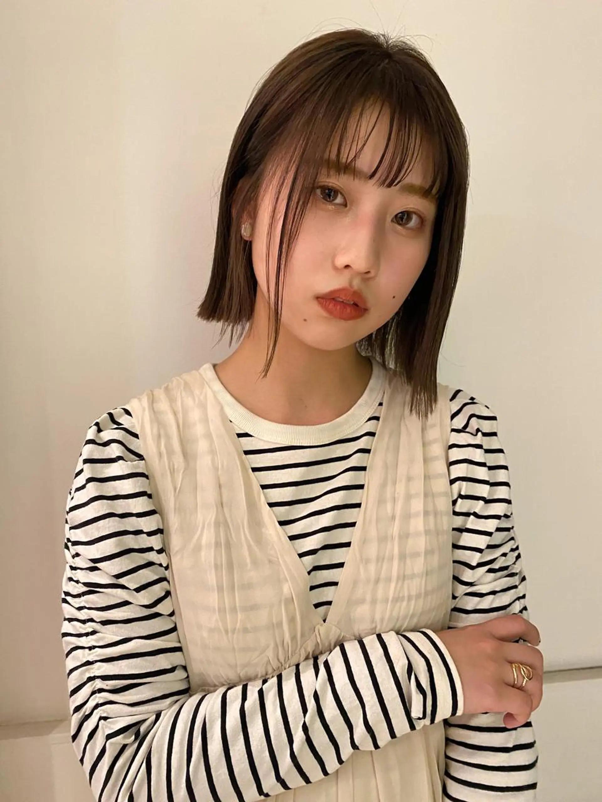 ショート saya🌿レイヤー カット/透明感カラーのヘアスタイル