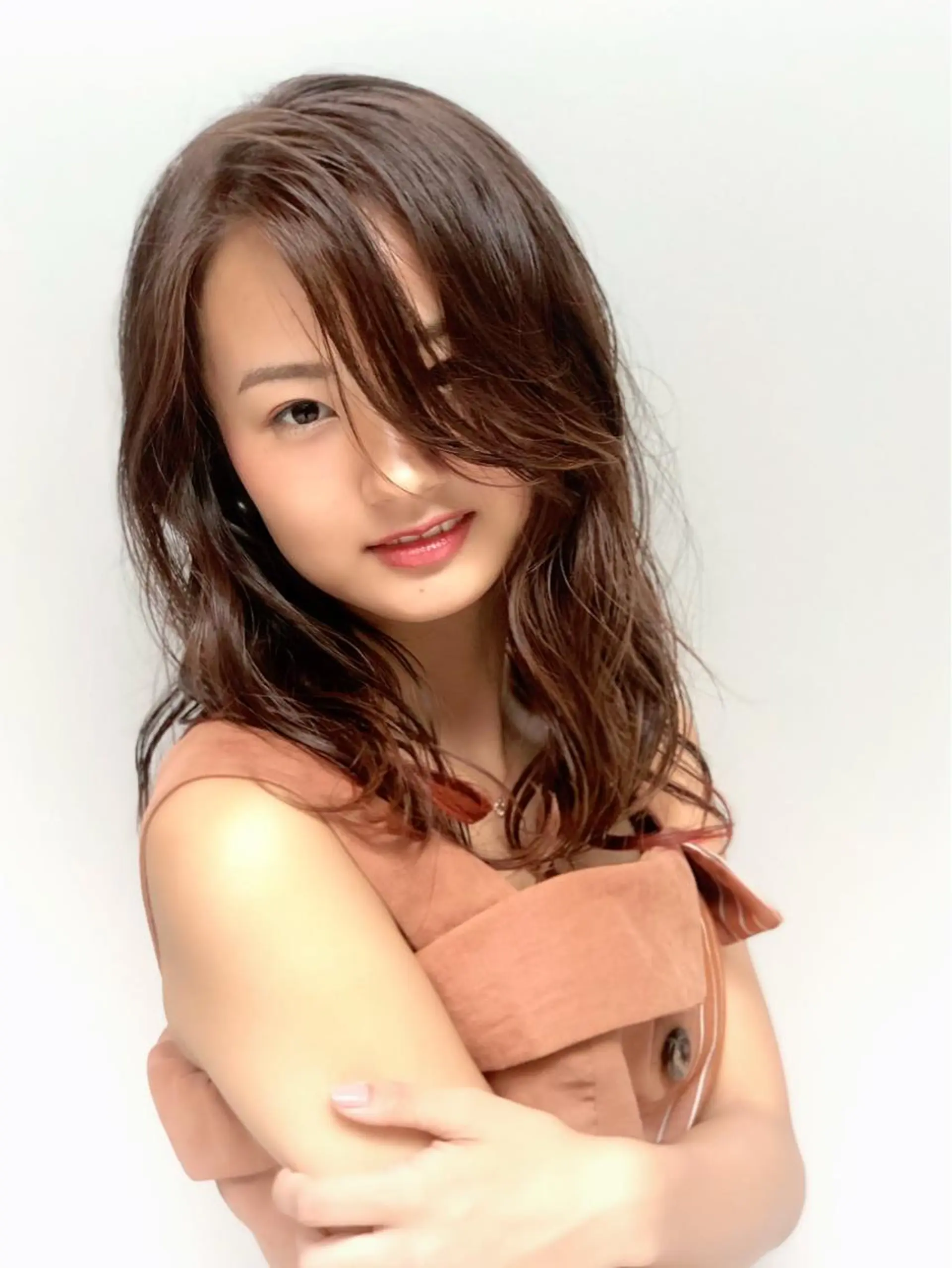 ミディアム カラー 能登谷 きよのヘアスタイル