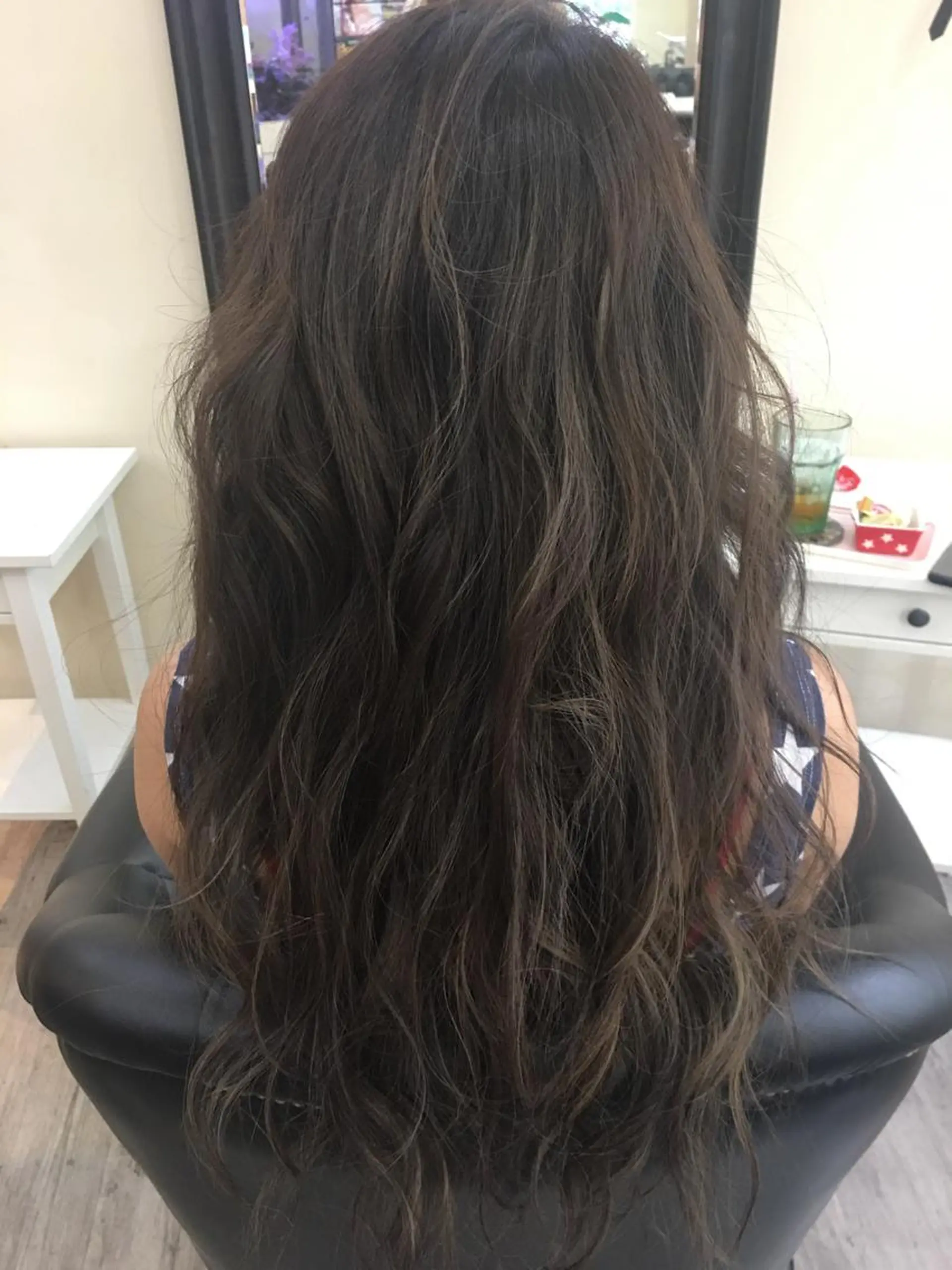 ロング カラー 鶴見 和美のヘアスタイル