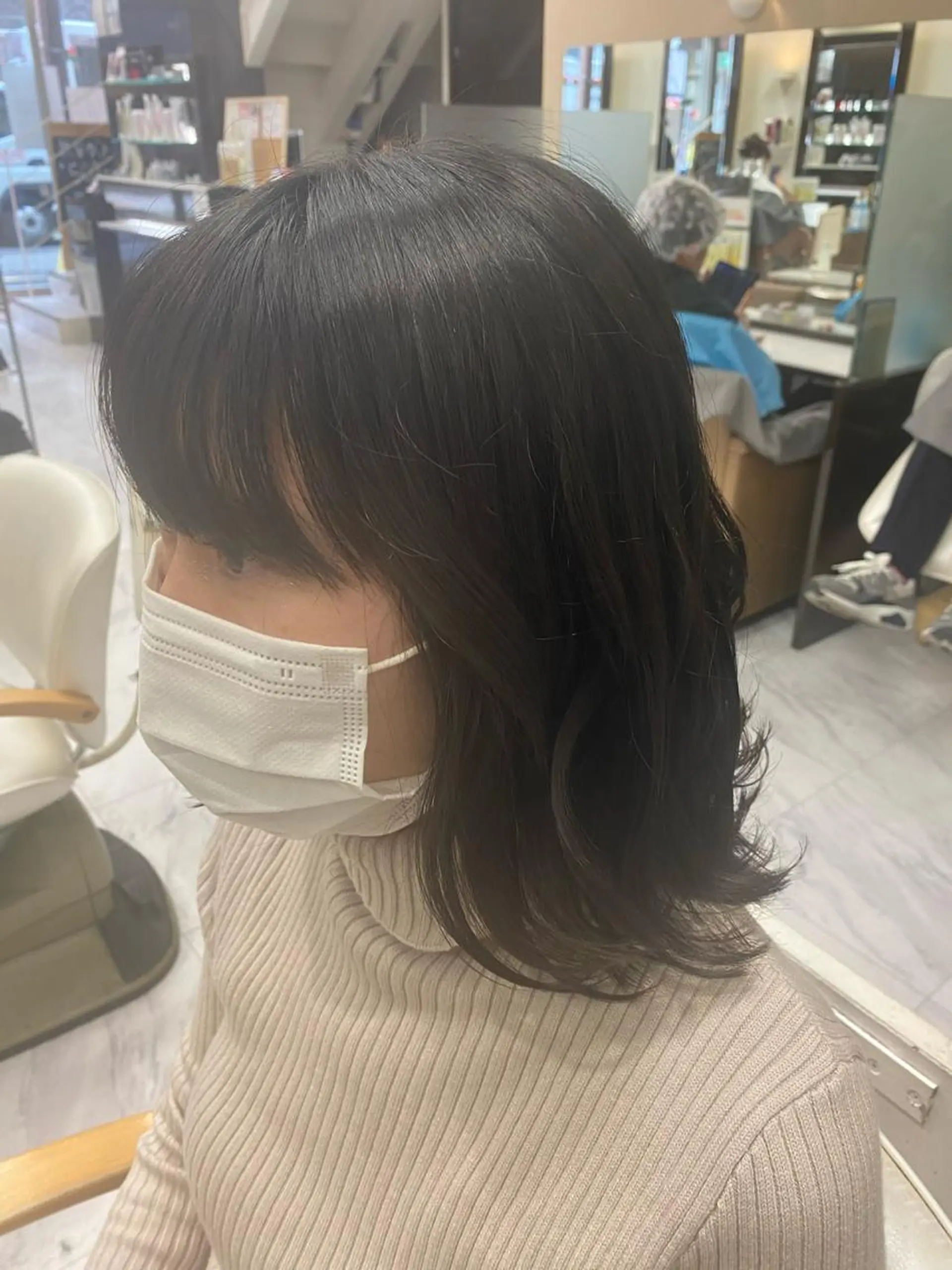 ミディアム レイヤーカット シャギー 目黒 碧人のヘアスタイル