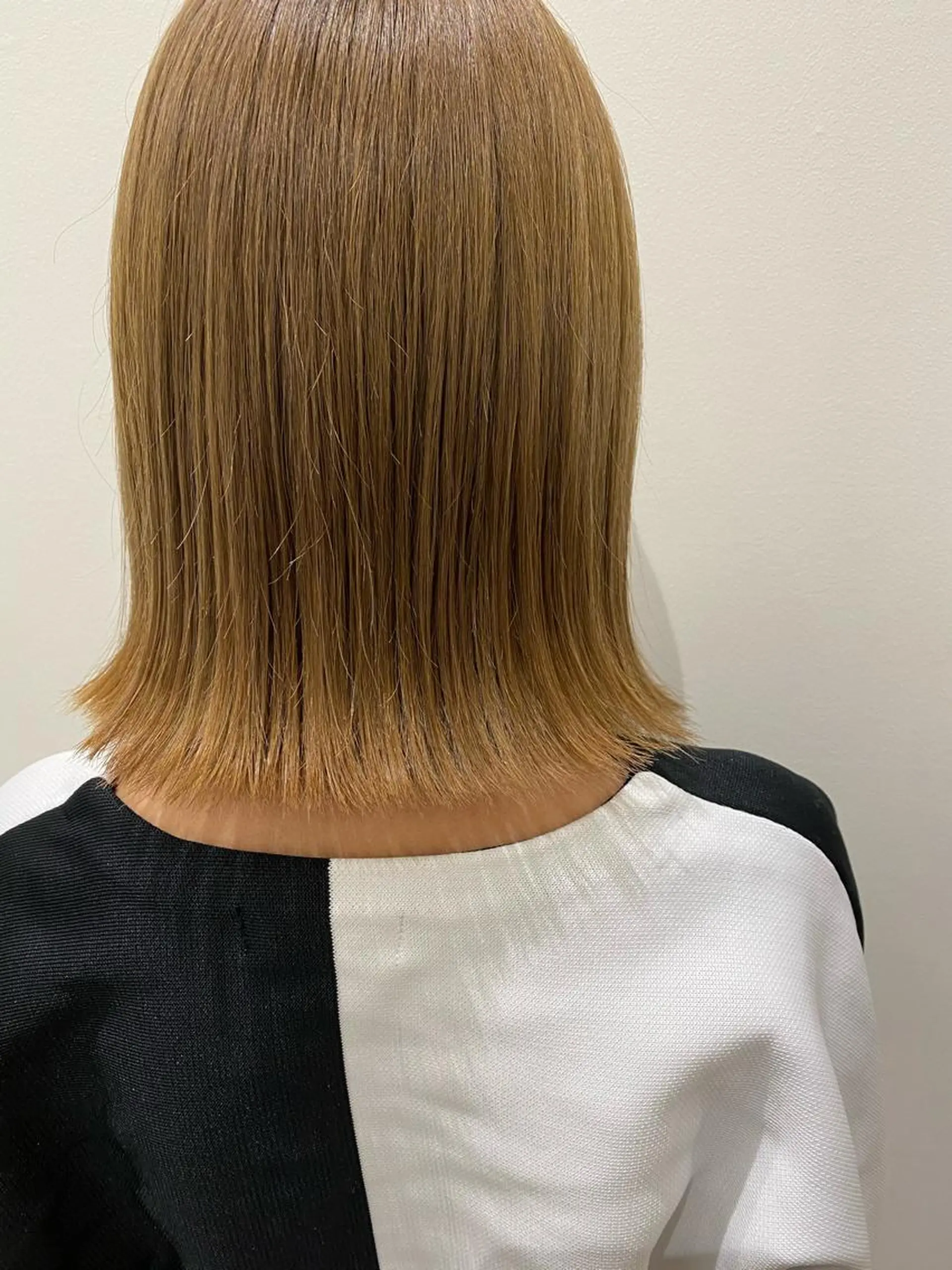 ショート カラー 石田 優菜のヘアスタイル