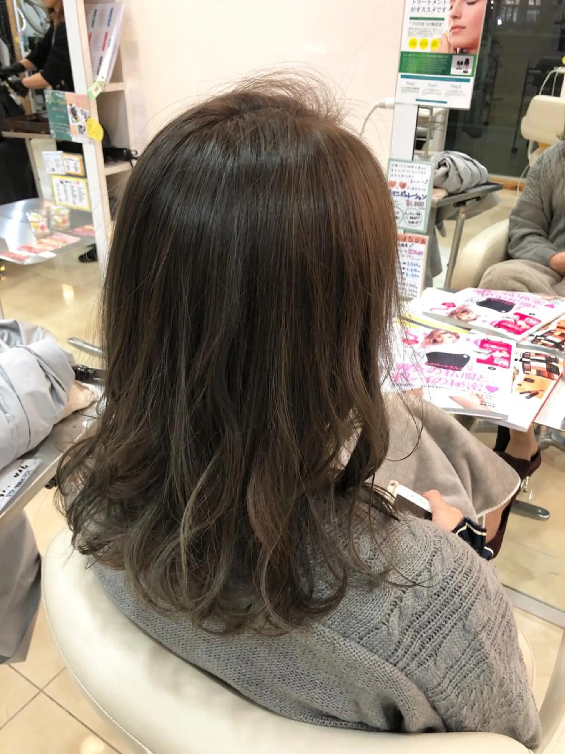 ロング カラー 牧野 佳樹のヘアスタイル