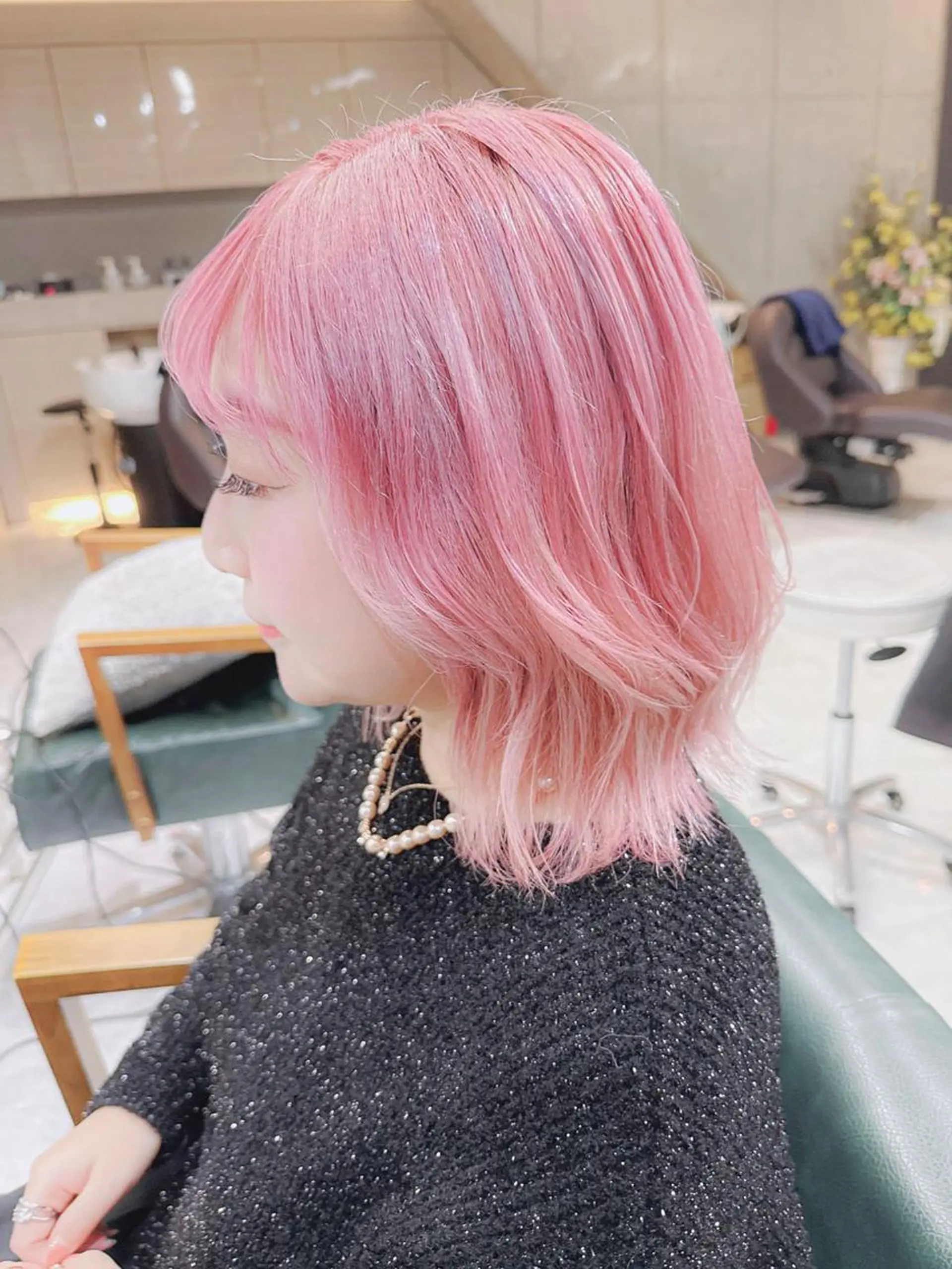 ミディアム カラー ヘアアレンジ ハイトーンカラー ピンクカラー 𝐑𝐈𝐍𝐊𝐀 🌷のヘアスタイル