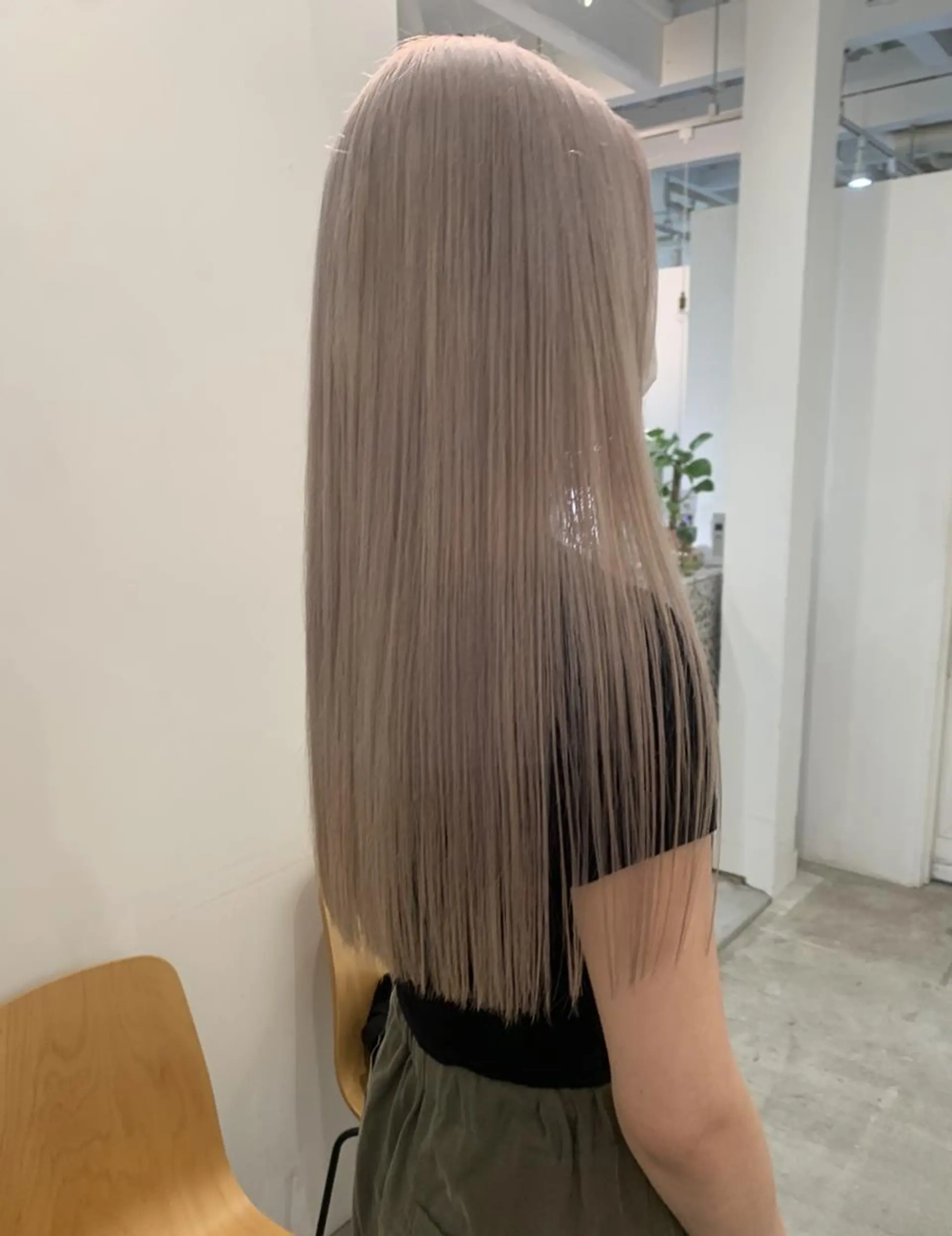 ロング カラー ベージュカラー ブリーチ ケアブリーチ グレージュ ブリーチカラーが人気 onnuのヘアスタイル