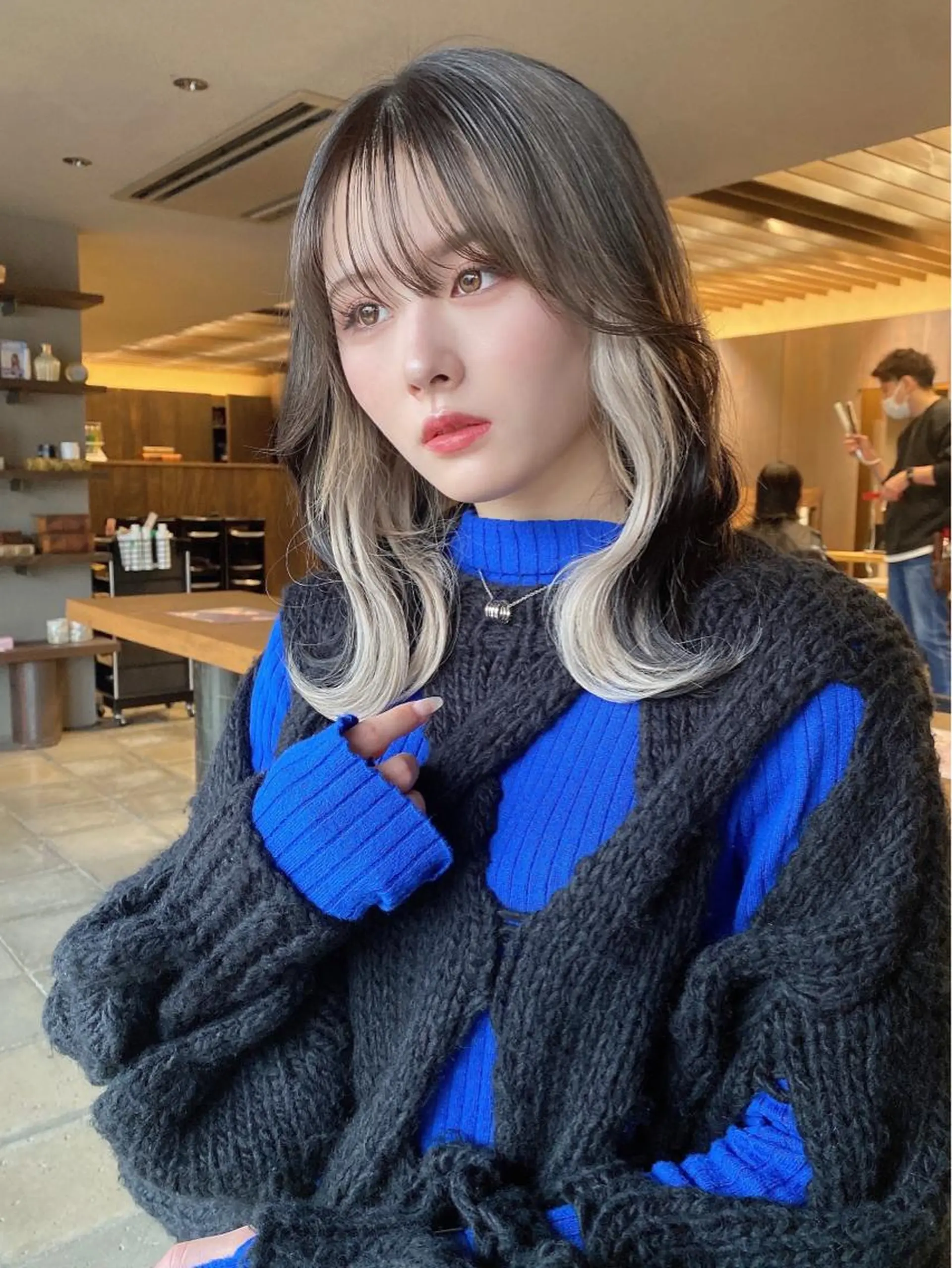 ミディアム カラー ベージュカラー ブリーチ ハイトーンカラー インナーカラー ホワイトベージュ レイヤー/顔まわり 縮毛矯正/月城宏清のヘアスタイル