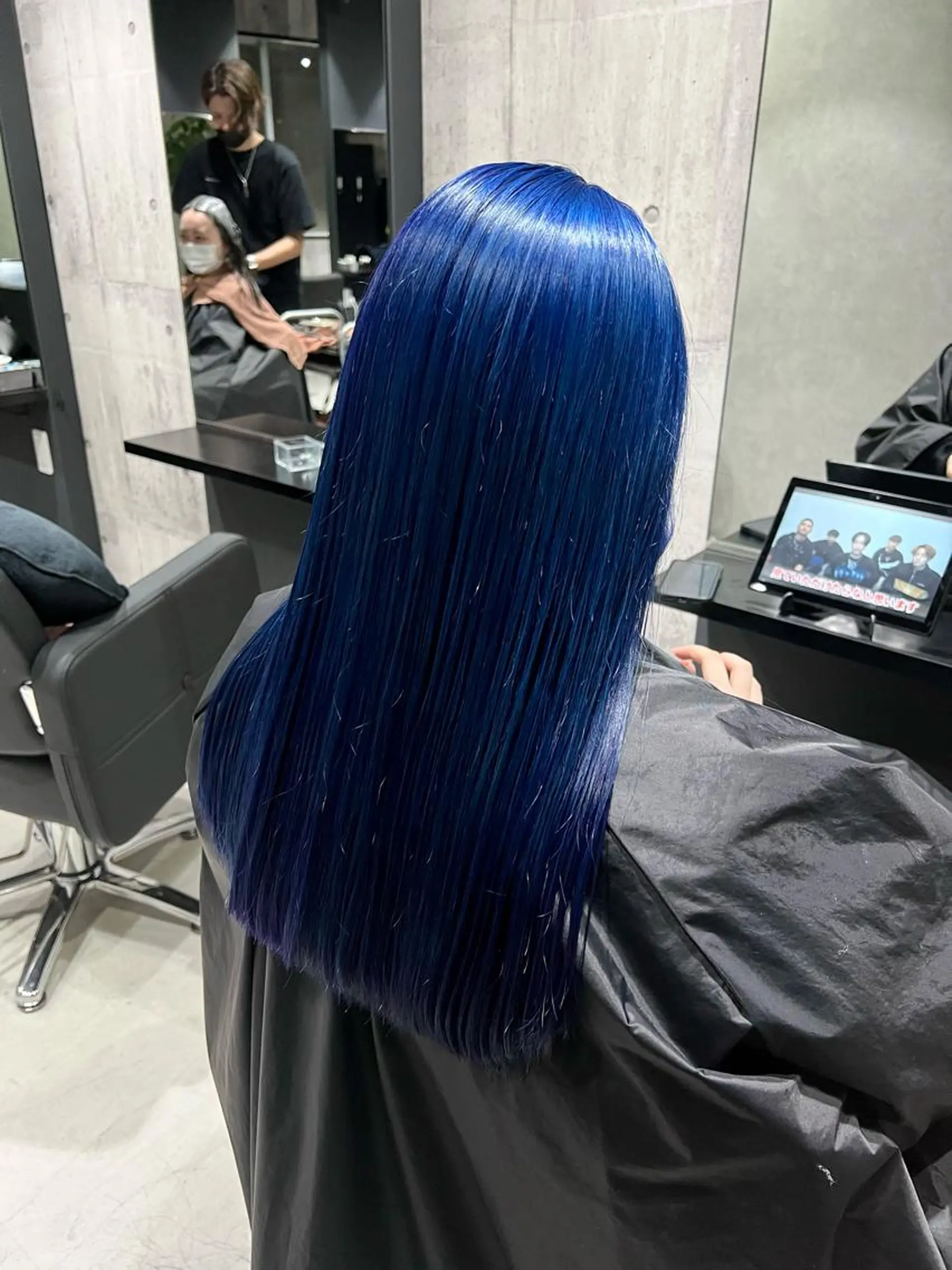 ミディアム カラー ブルーカラー mimiiy梅田 中崎町ハイトーンのヘアスタイル