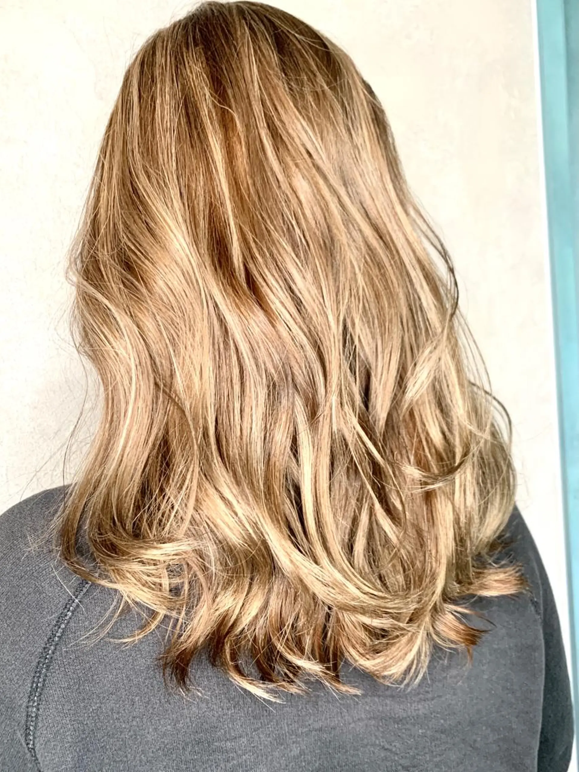 セミロング カラー ベージュカラー ブリーチ ブロンド ブロンドベージュ ケアブリーチ ヘアカラー トリートメント 岡崎勇人/レイヤー/ 韓国/ケラチンTRのヘアスタイル