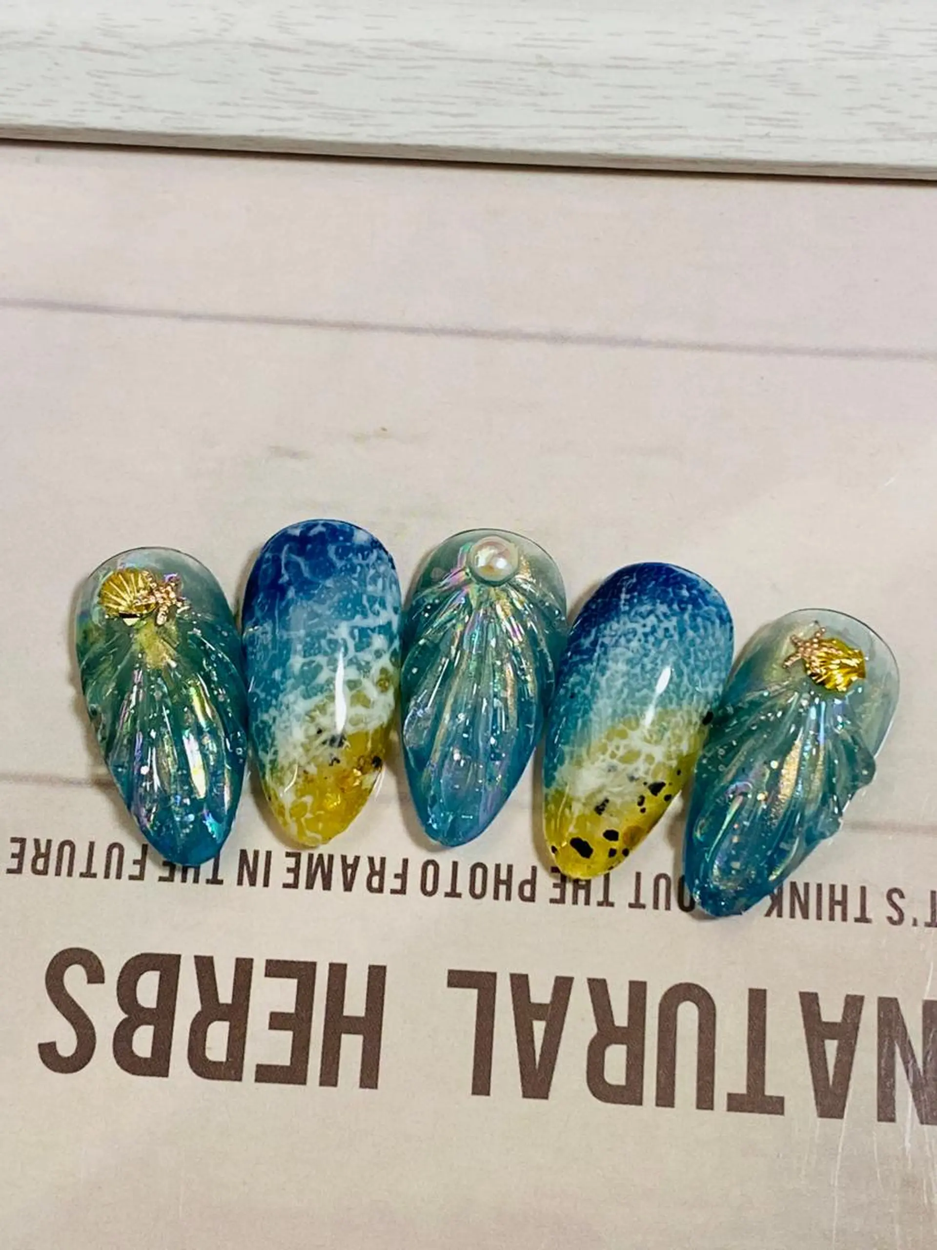 ネイル キラキラネイル 夏ネイル 自宅ネイルサロン ♦️nuance♦️のネイルデザイン