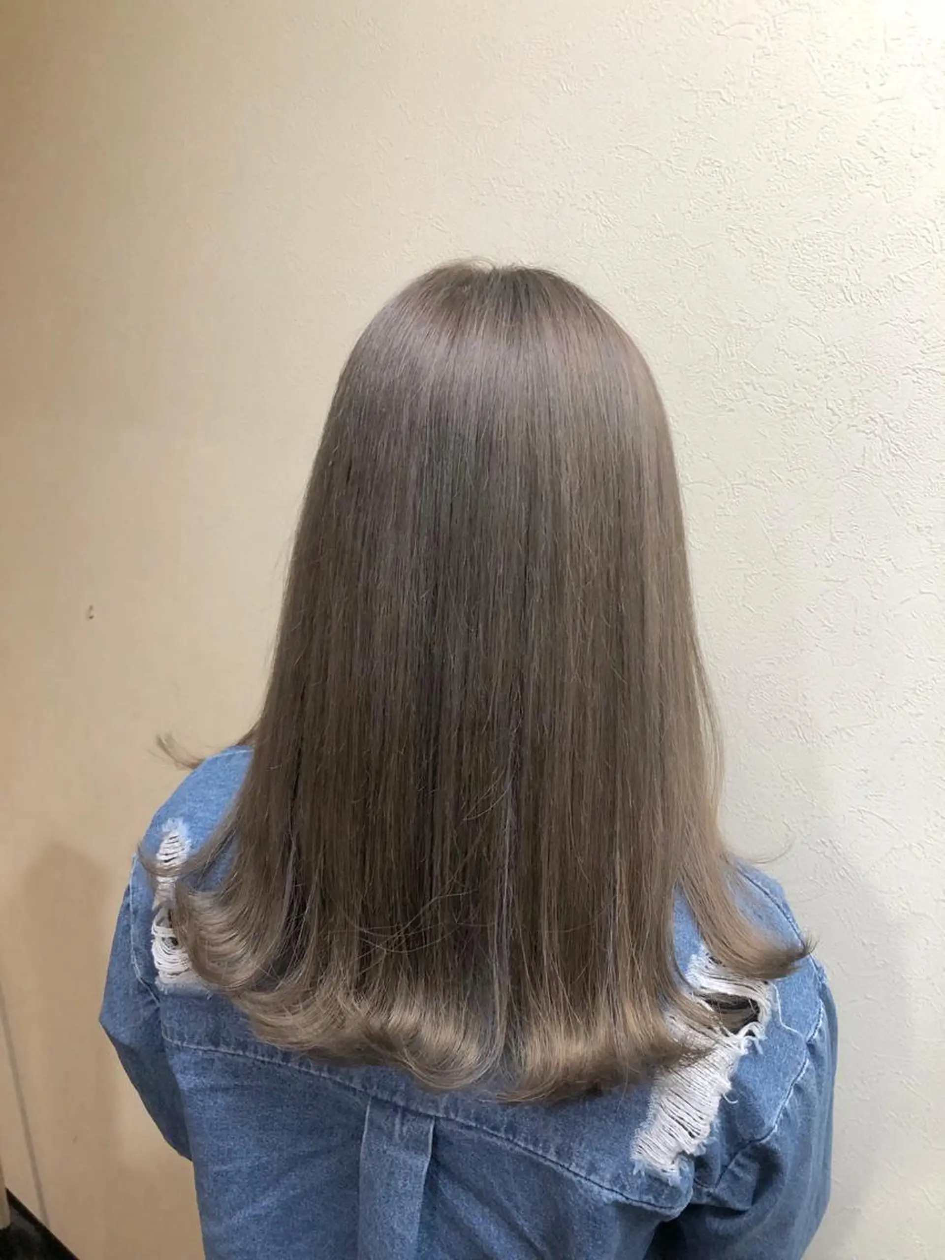 ミディアム カラー 工藤 綾華のヘアスタイル