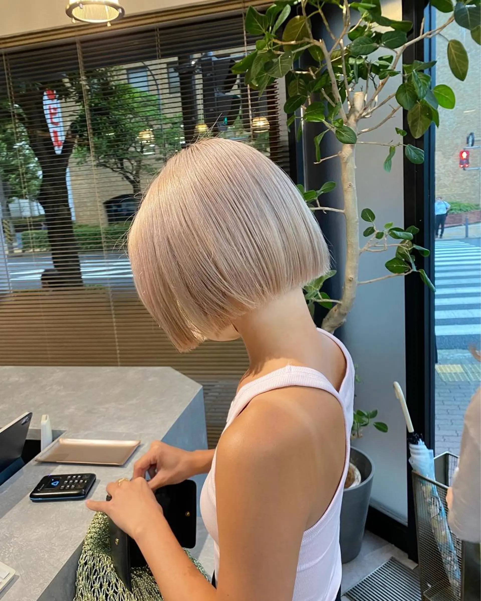 ショート カラー ベージュカラー ブリーチ ホワイトベージュ ボブ カット ヘアカラー ハイトーン/ボブ/ レイヤー💫カイセイのヘアスタイル