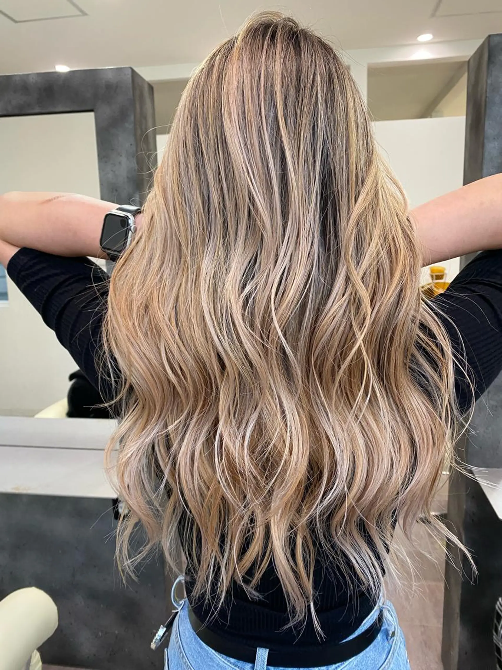 ロング salowin所属・ハイトーンカラー 馬場みなみのヘアスタイル