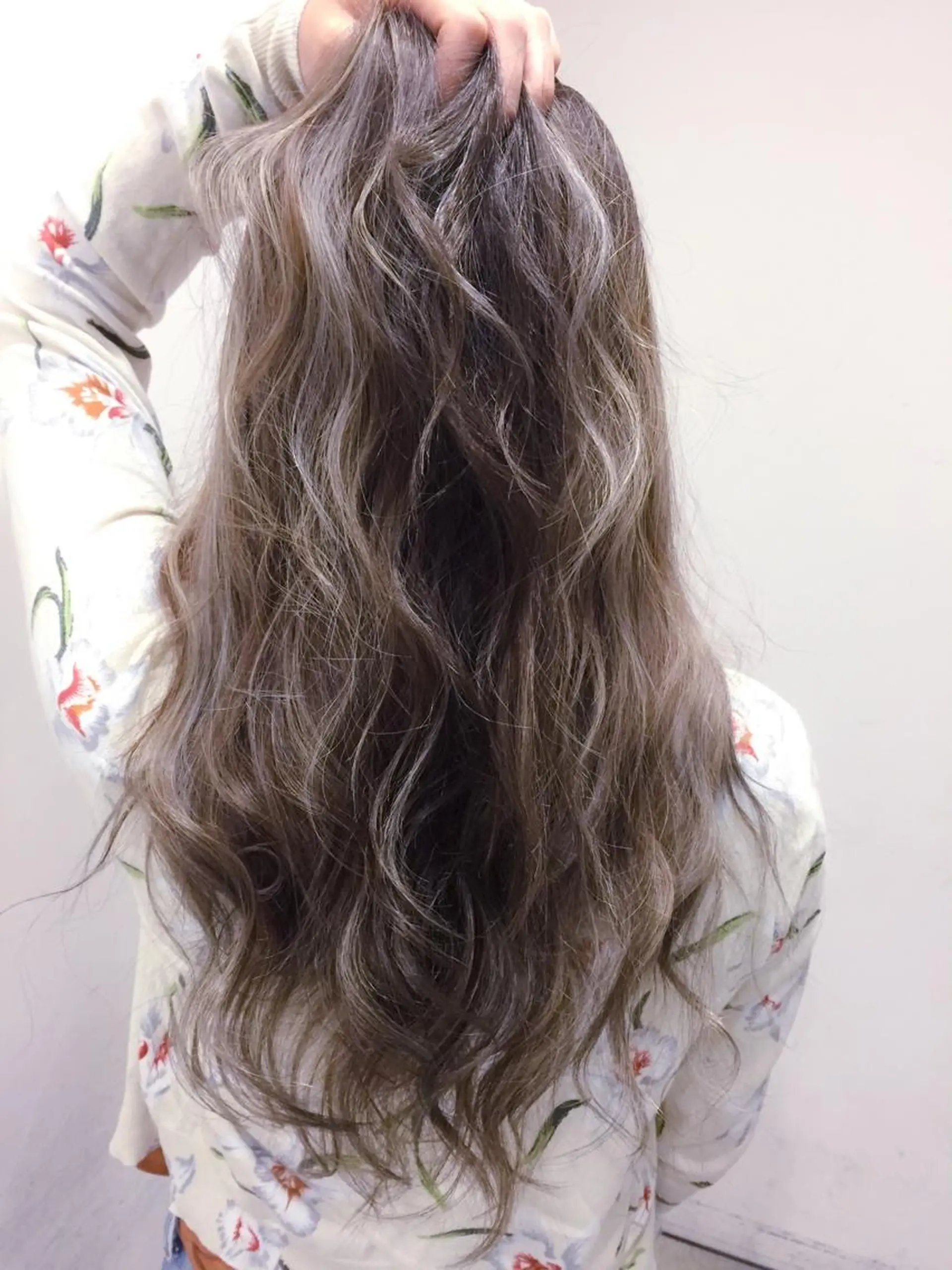 ロング カラー グラデーションカラー ハイライトカラー 外国人風カラー ハイライト Hair mission【ヘアーミッション】心斎橋所属・エクステ／レイヤー 落合/心斎橋のヘアスタイル