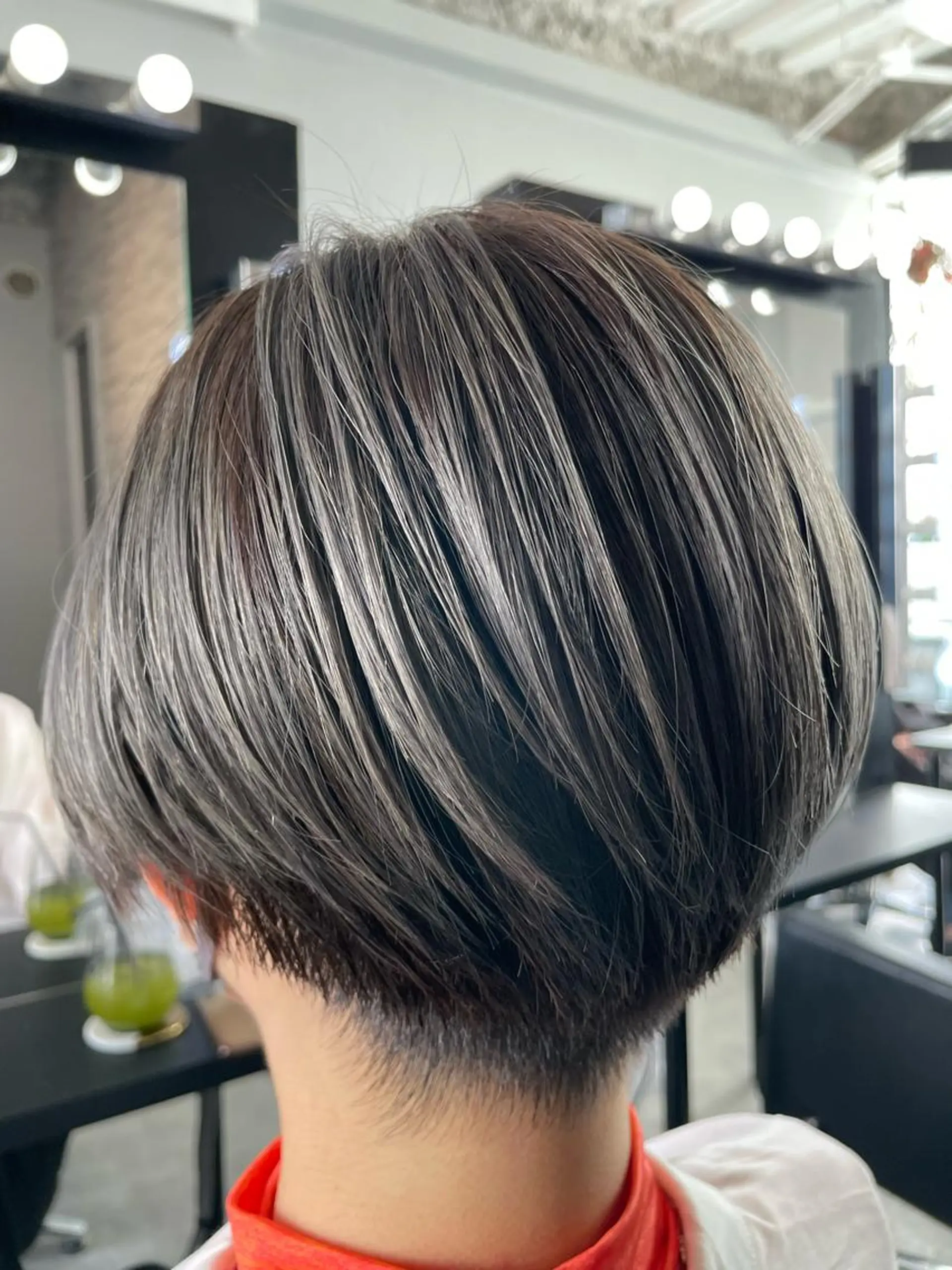 ショート カラー ブリーチ シルバー ショートヘア カット ヘアカラー ブリーチなし透明感 タケザワミキのヘアスタイル