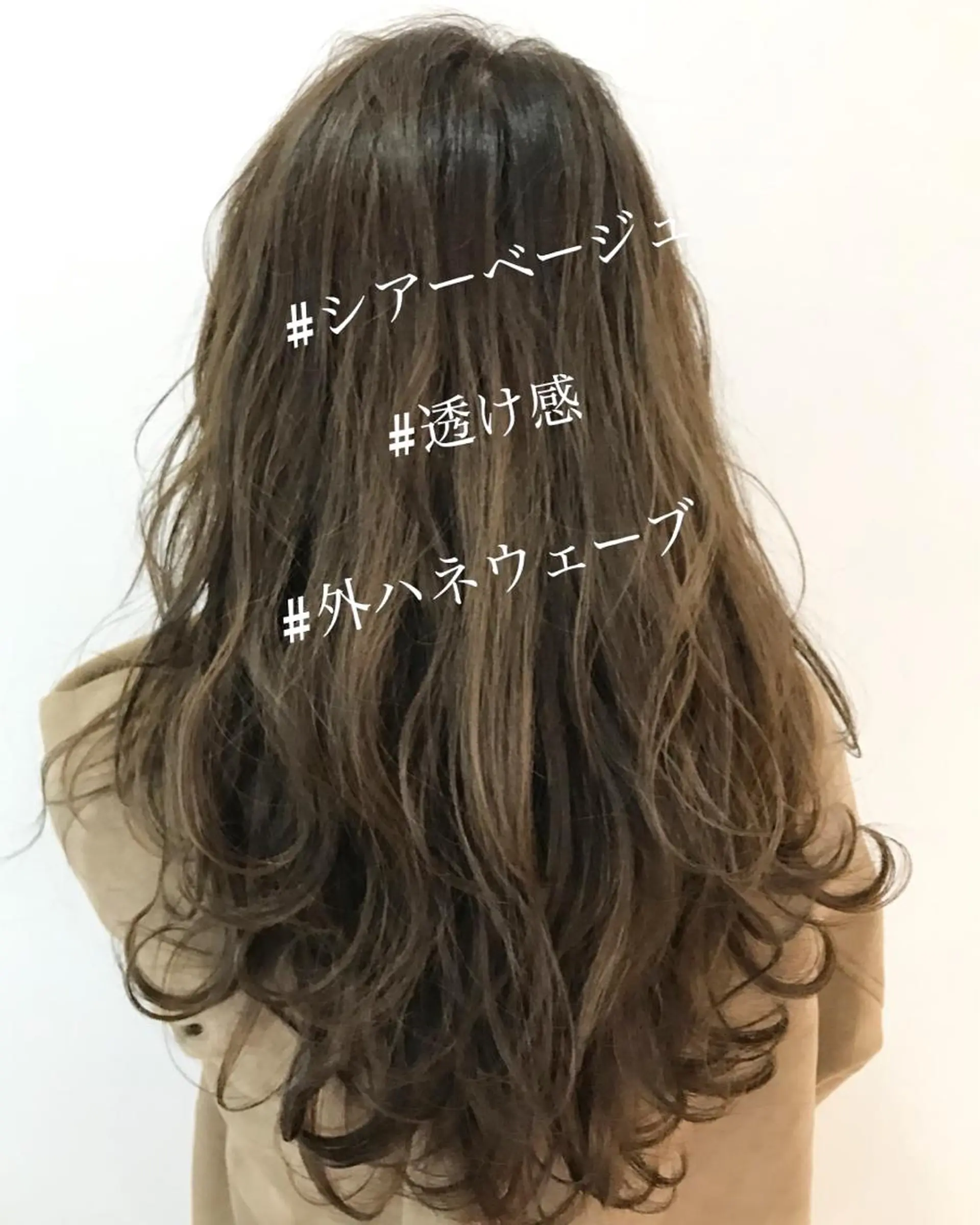 ミディアム カラー ベージュカラー グラデーションカラー AILEE所属・ウルフカット レイヤーカット上柿のヘアスタイル