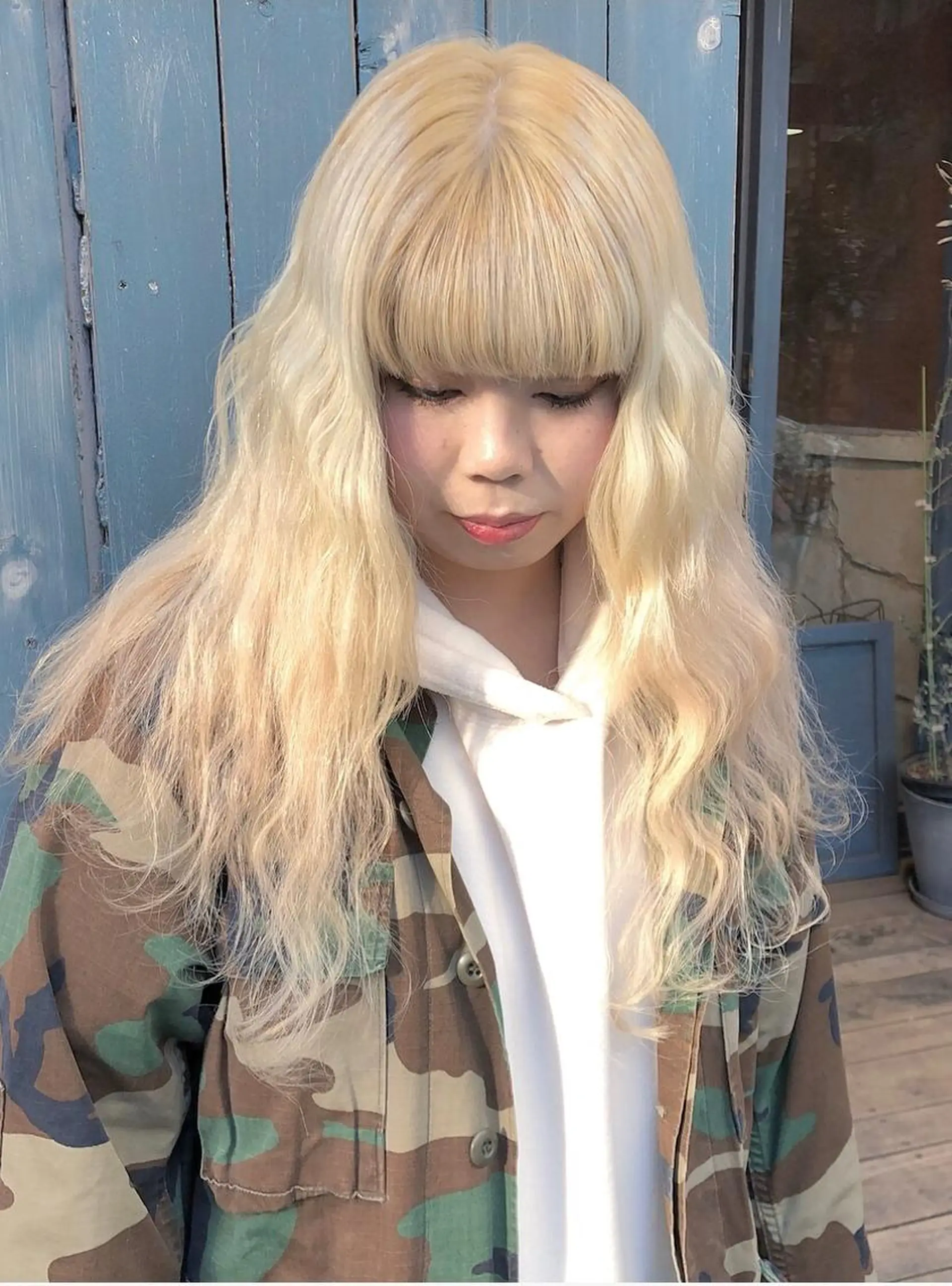 ロング カラー ブリーチ、パーマ 西部笑のヘアスタイル