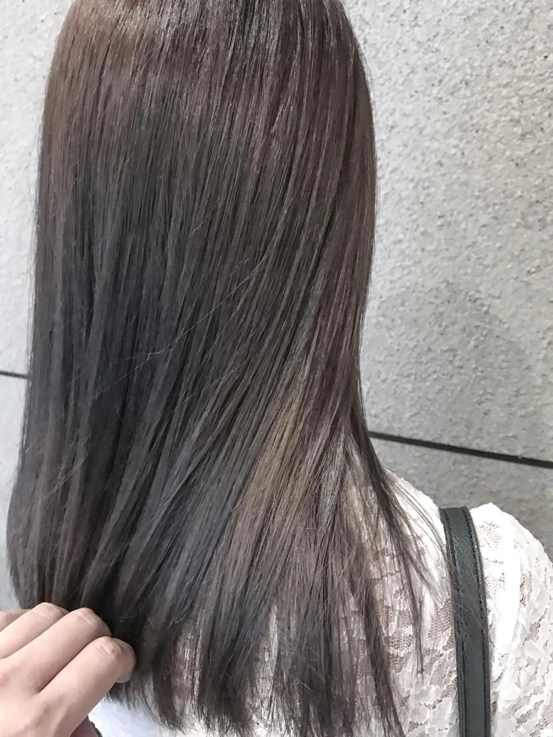 ミディアム カラー ブルーカラー ブルーグレー ブルーグレージュ グレージュ ハイライトカラー ヘアカラー BOX mico.のヘアスタイル