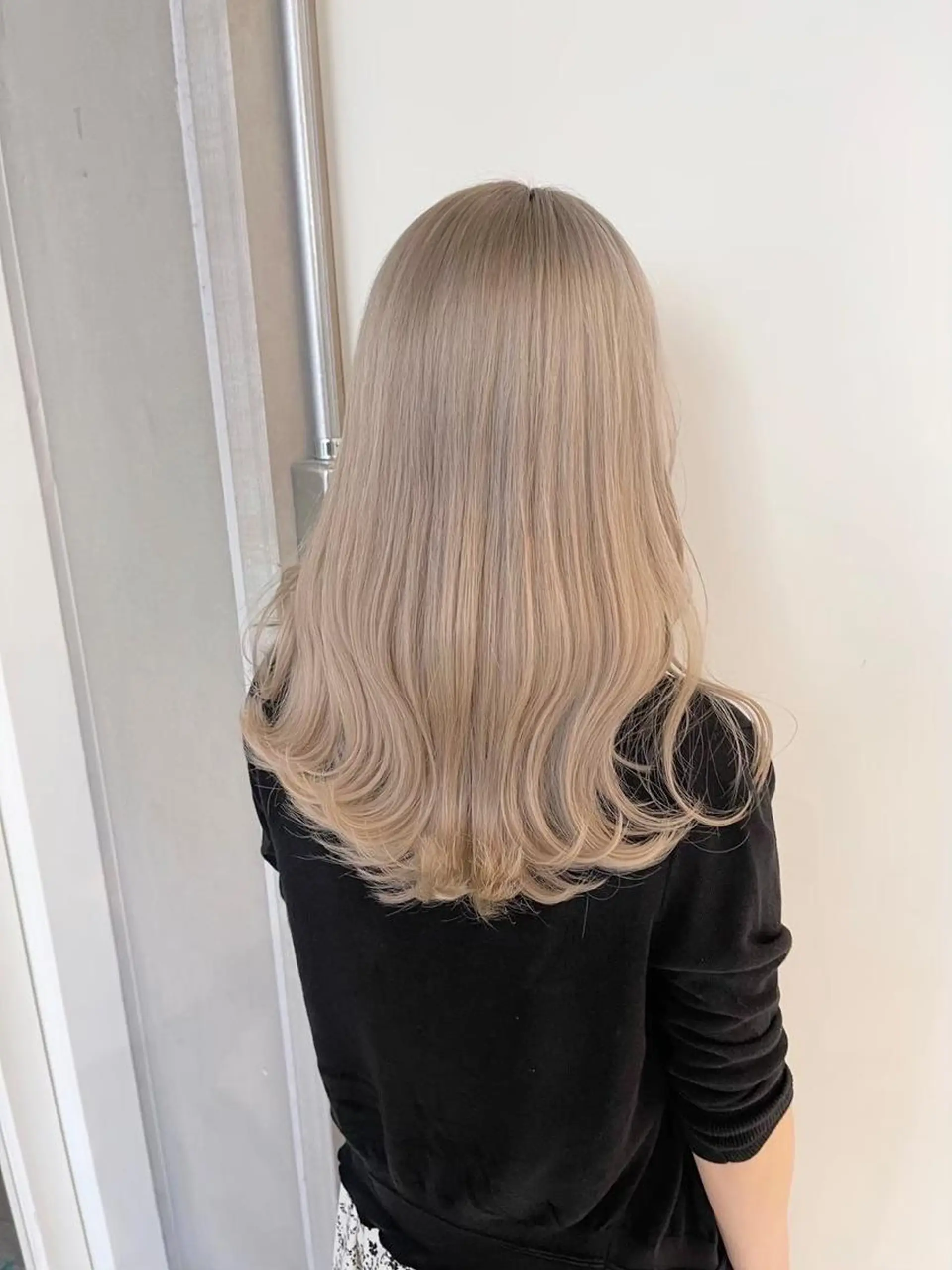 カラー セミロング セミロングパーマ ブリーチ ダブルカラー ハイライトカラー イルミナカラー 【公式】amble luxe 中野のヘアスタイル