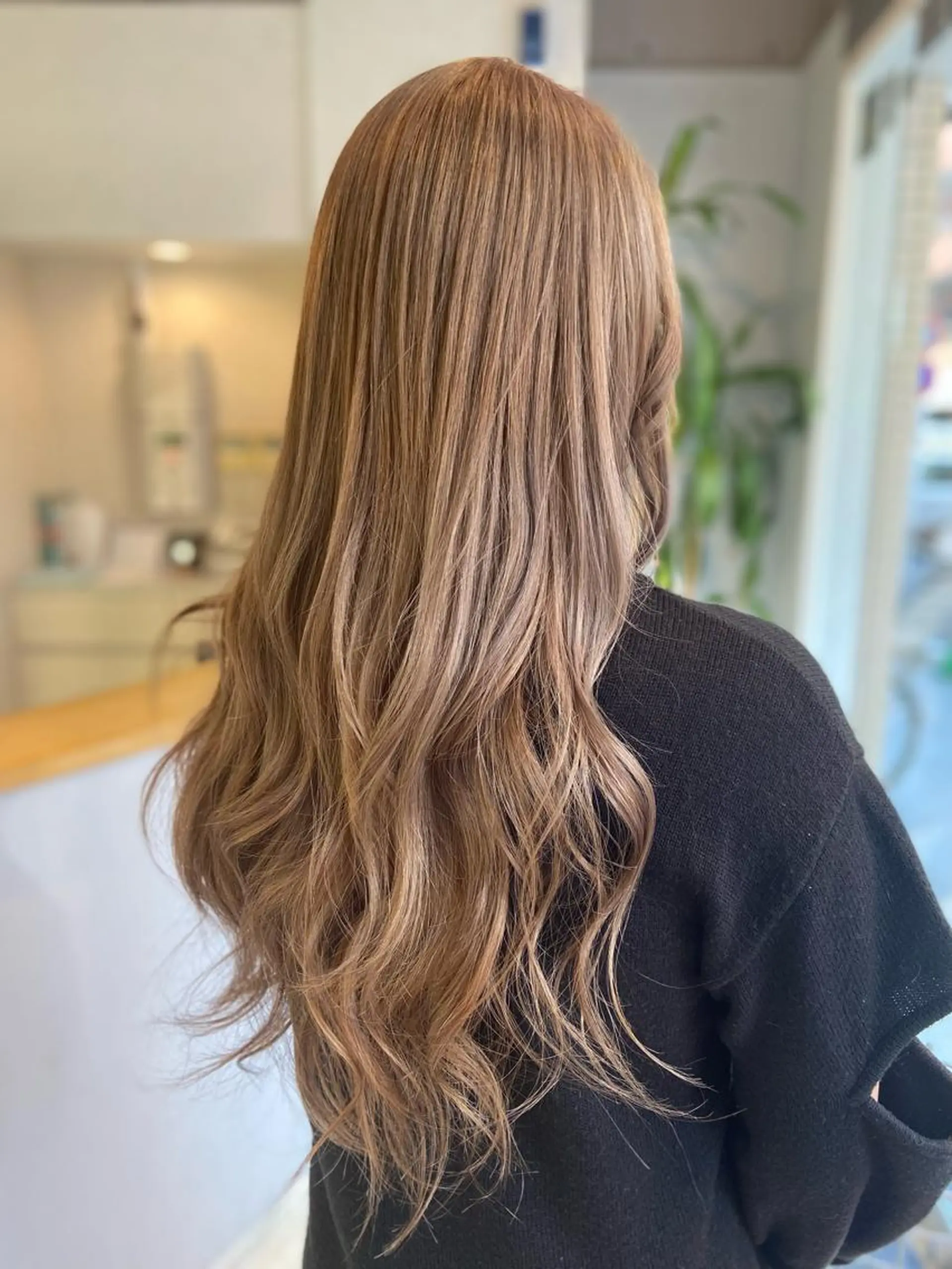 ロング カラー ベージュカラー ブリーチ ミルクティーベージュ ピンクカラー ヘアカラー 菊地 美憂のヘアスタイル