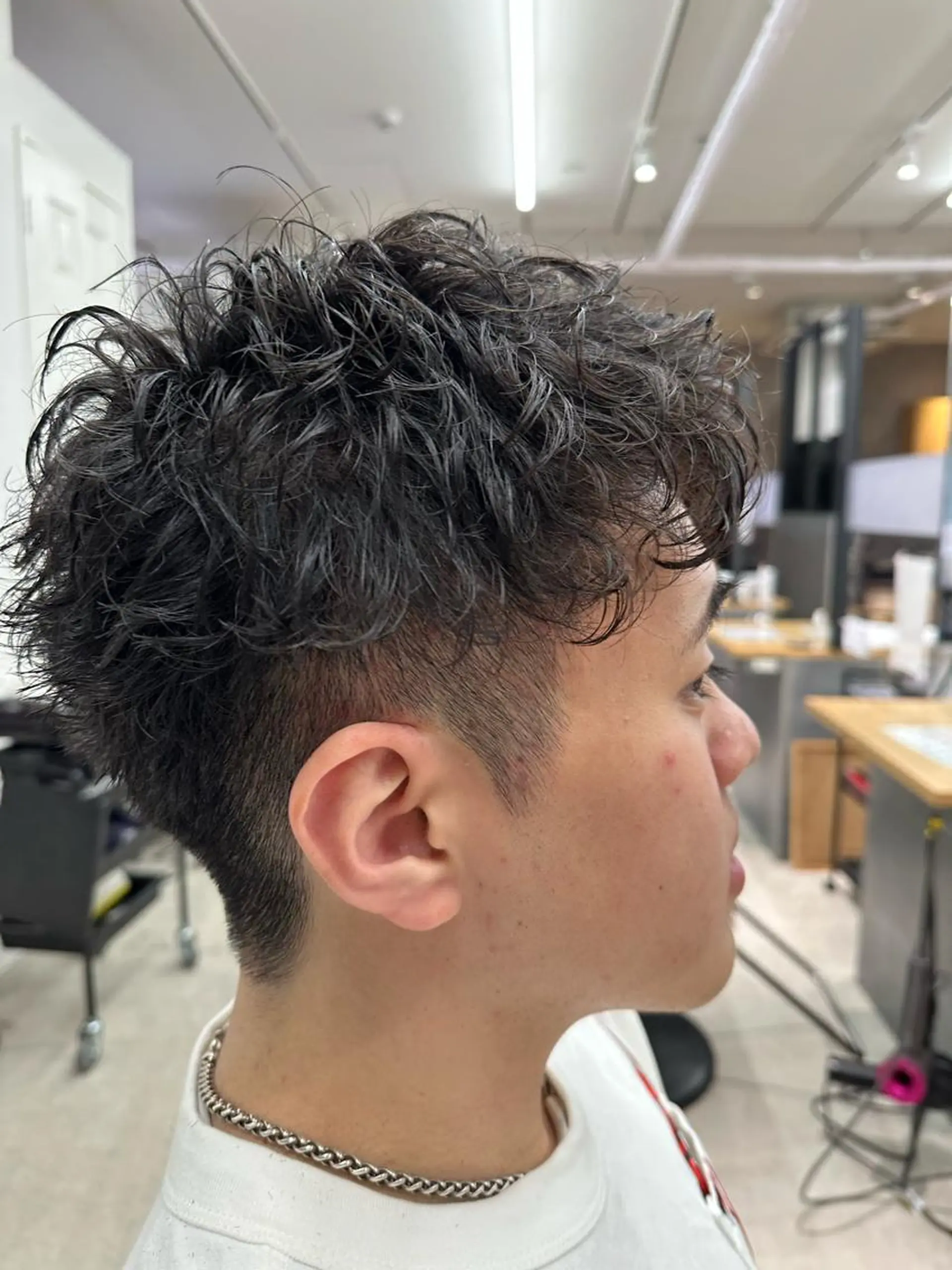 ショート パーマ メンズ メンズパーマ カット yu-kiハイトーン /ブリーチ無しカラーのヘアスタイル