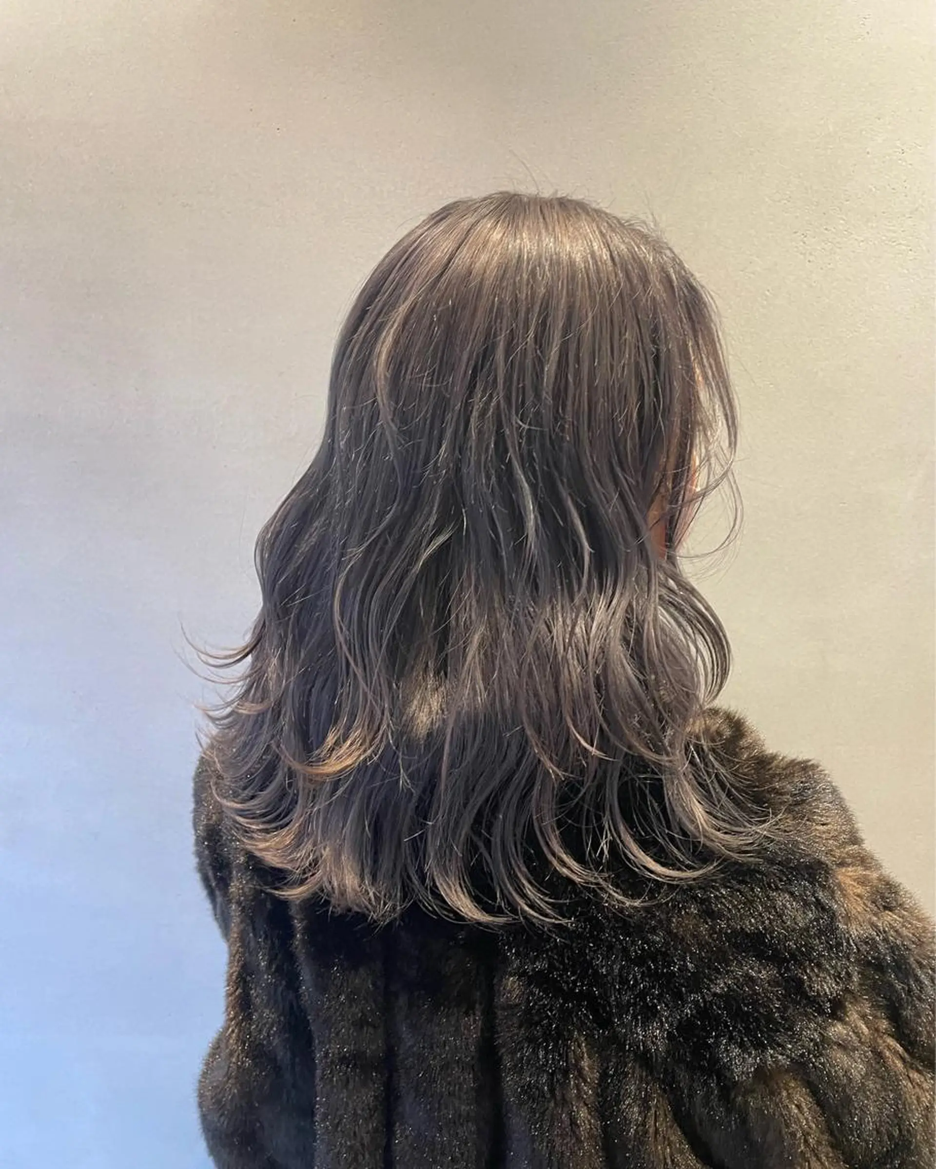 セミロング カラー 森 遥菜のヘアスタイル