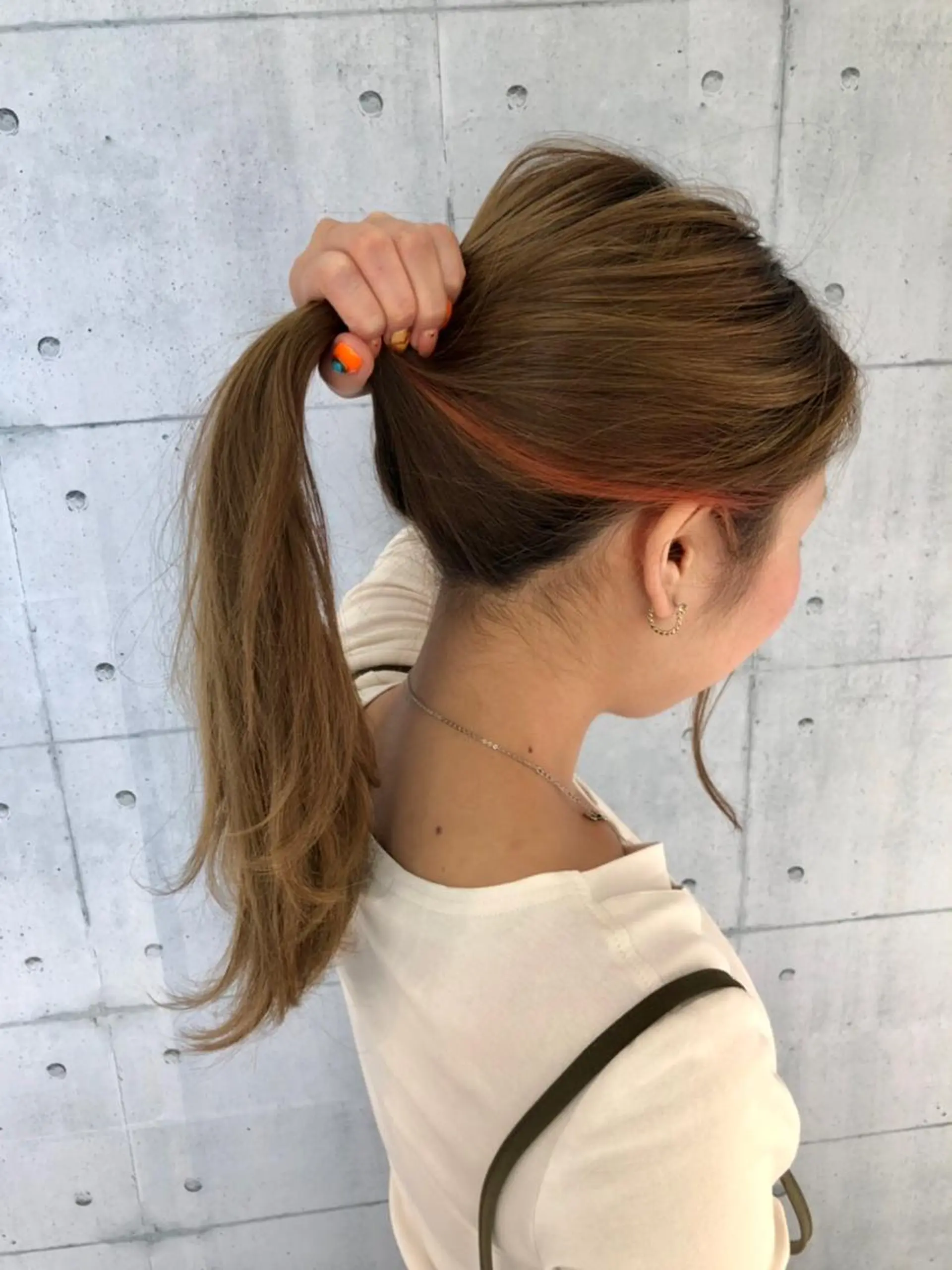 ロング カラー レッドカラー 金沢 広美のヘアスタイル