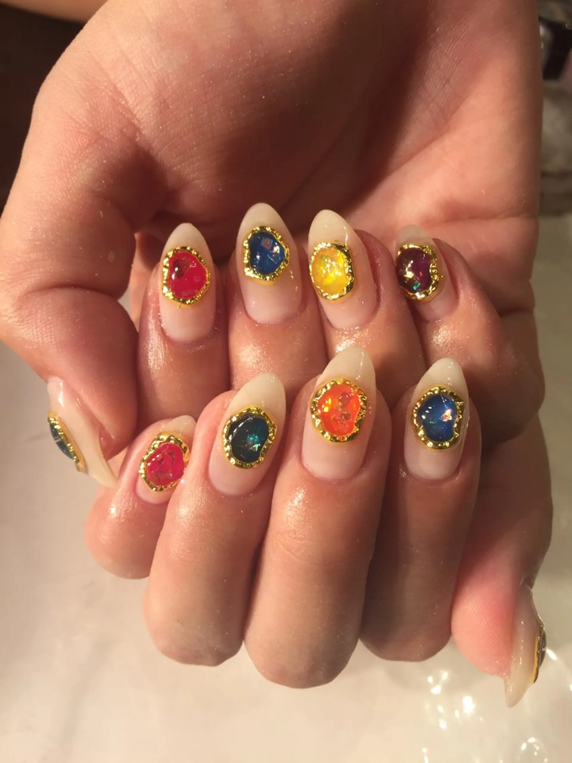 ネイル ストーンネイル chatblanc ♡のネイルデザイン