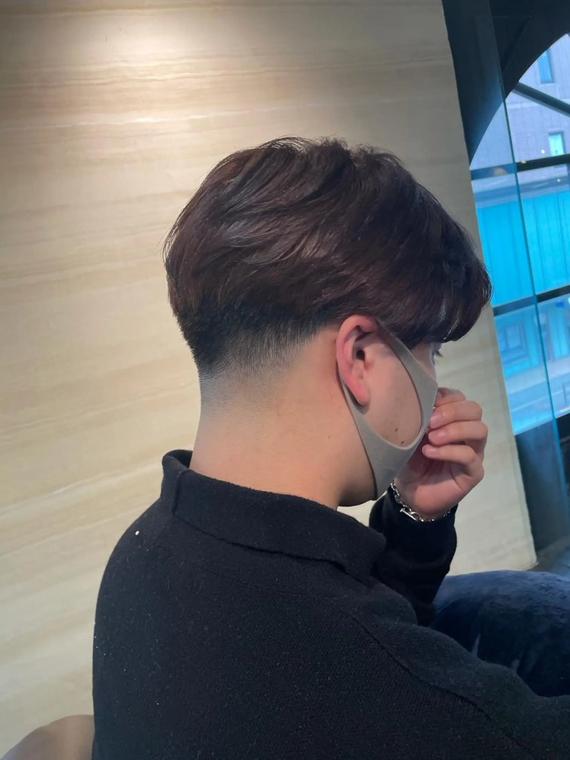 メンズ フェードカット マッシュ カット ヘアカラー トリートメント マネージャー 山城洸希のヘアスタイル