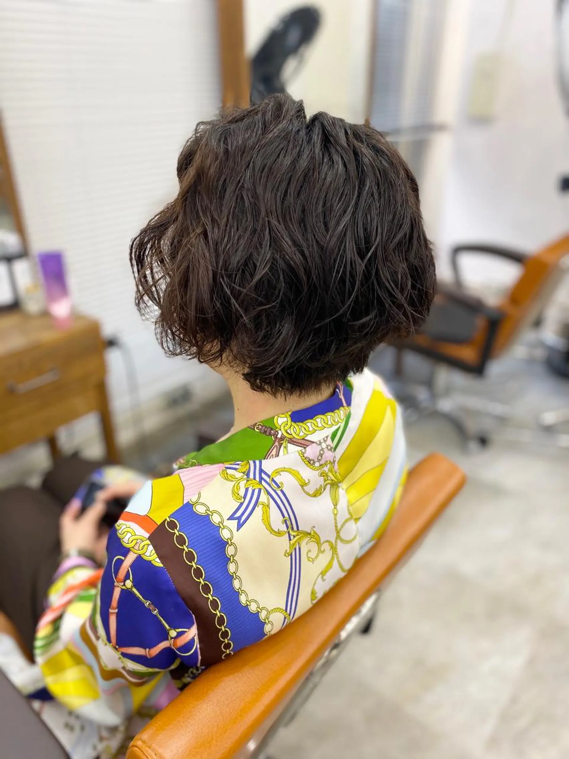 ショート パーマ オリーブ/アッシュ やわらか透明感カラーのヘアスタイル