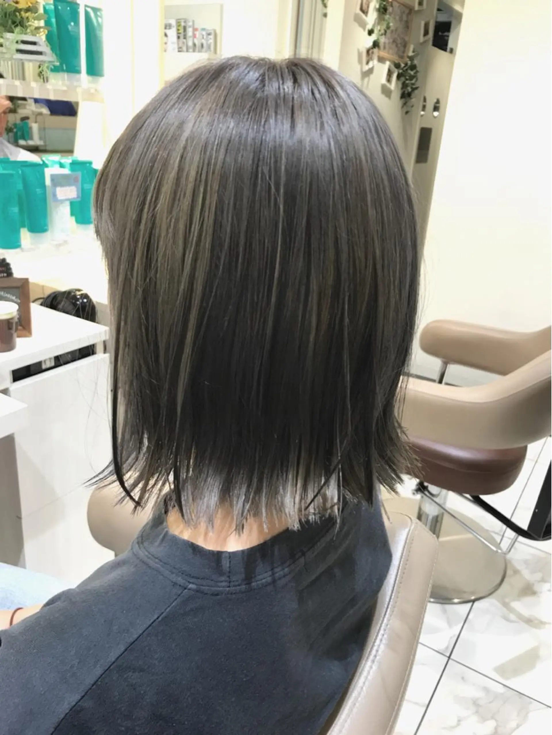 ショート カラー 切りっぱなしボブ アッシュ ブリーチ ケアブリーチ 透明感カラー 山崎俊輔/髪質改善 /バレイヤージュのヘアスタイル