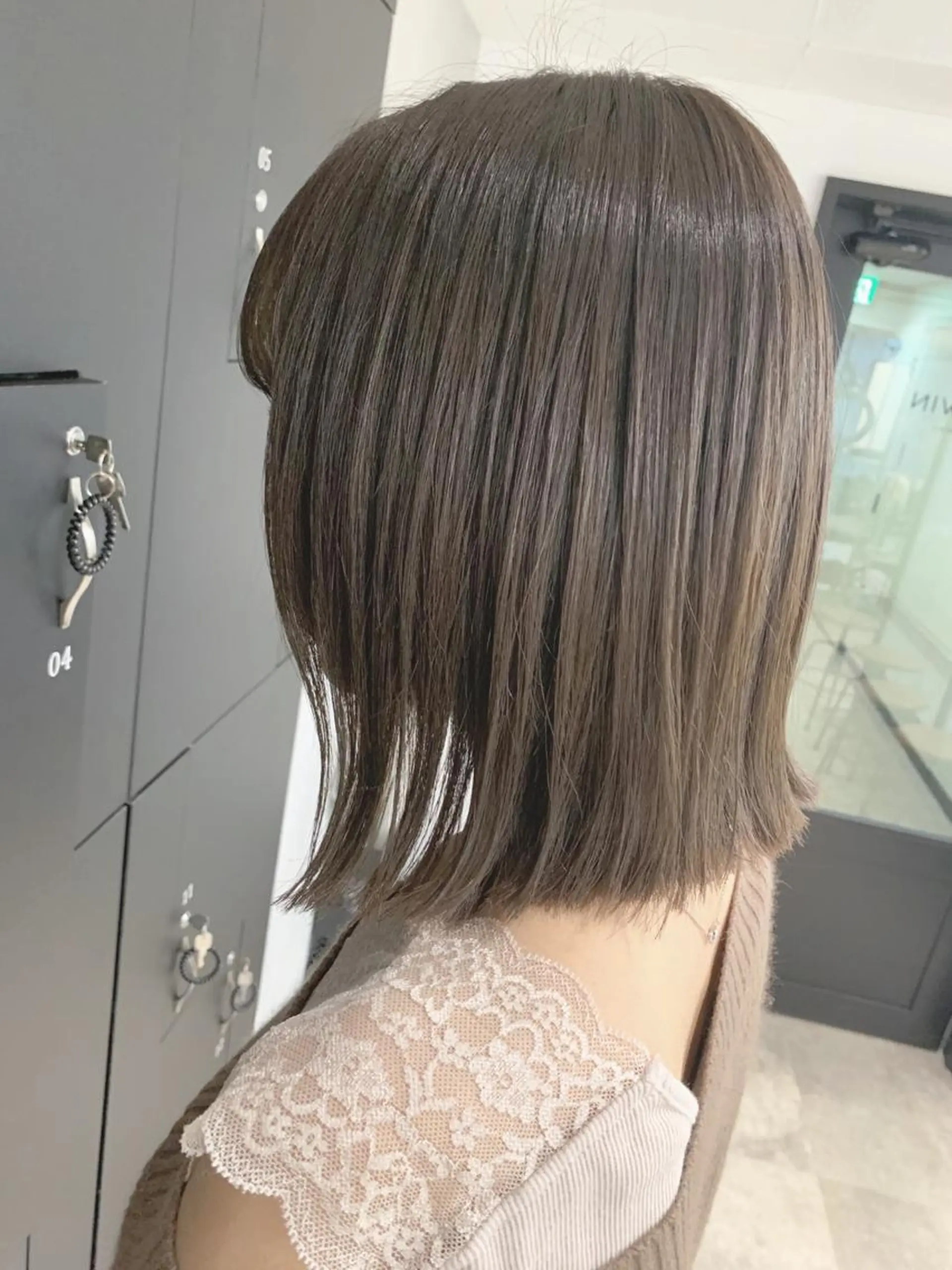 ミディアム カラー アディクシーカラー アッシュ アッシュグレー バレイヤージュ ベージュカラー 前髪顔周りカット 沼田　拓斗のヘアスタイル