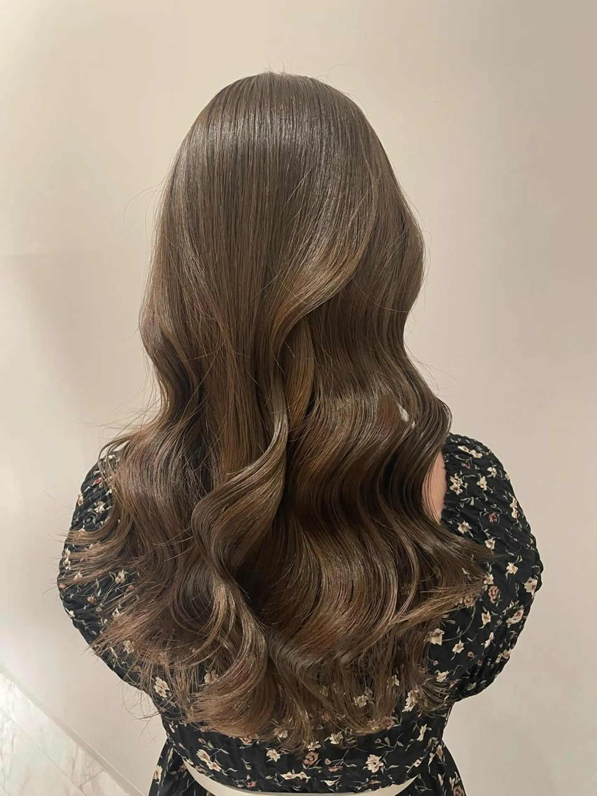 ロング カラー ウォーレントリコミ  ニューヨーク所属・西梅田直結🌹 若林梨音のヘアスタイル