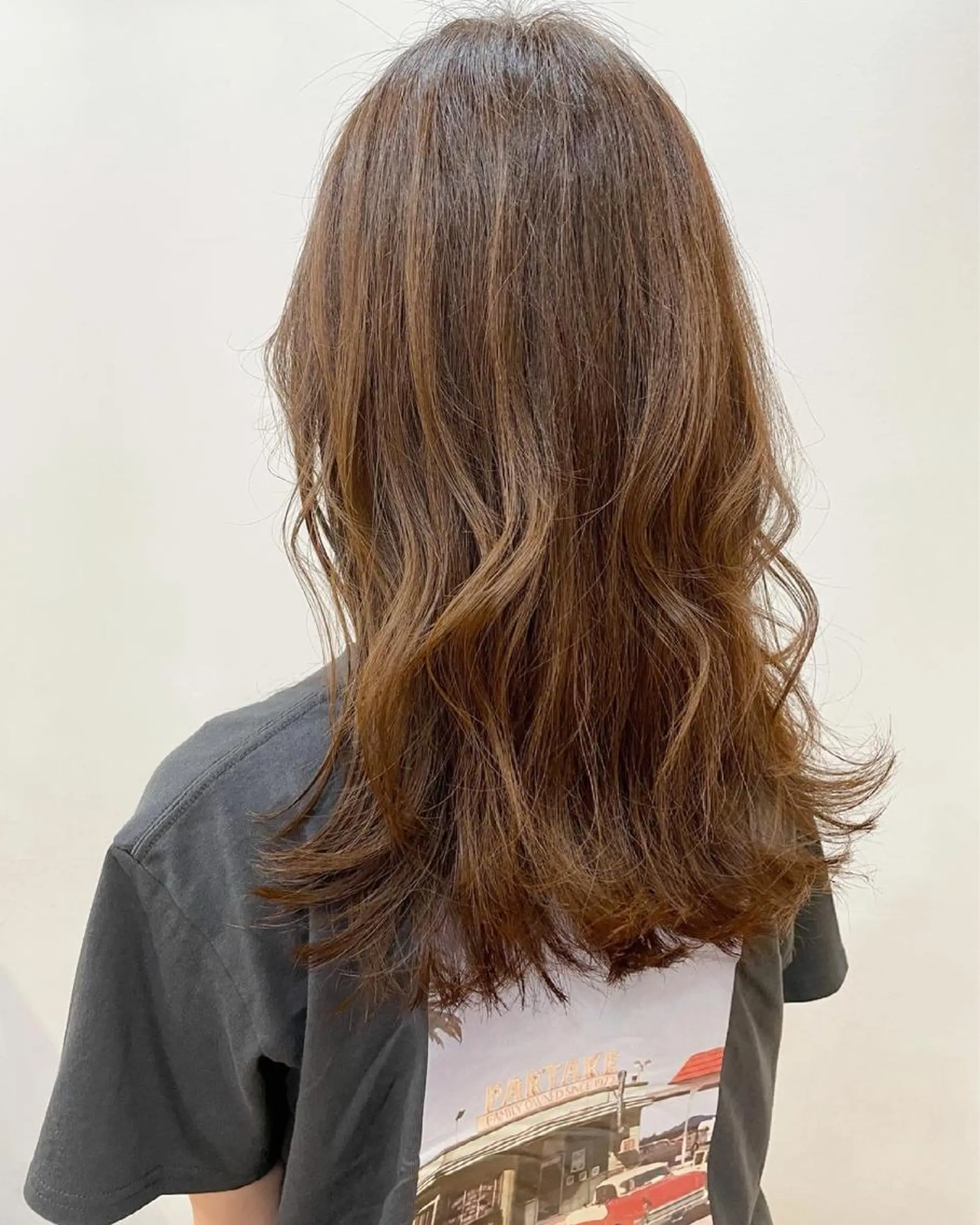 セミロング カラー あずまぐち めぐみのヘアスタイル