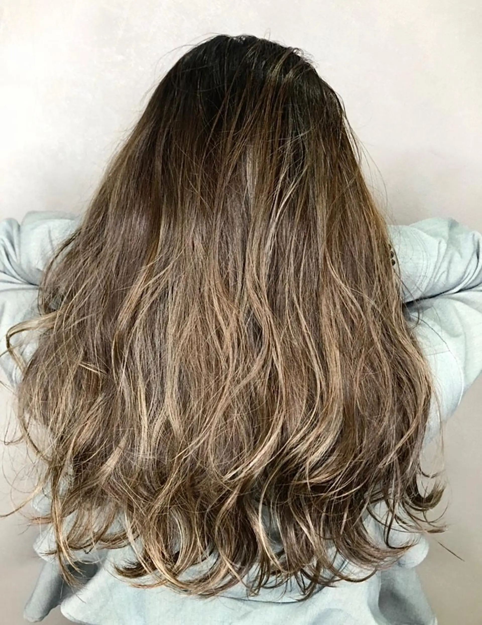 ミディアム ハイライト カット ヘアカラー トリートメント トップスタイリスト 江口 稜亮のヘアスタイル