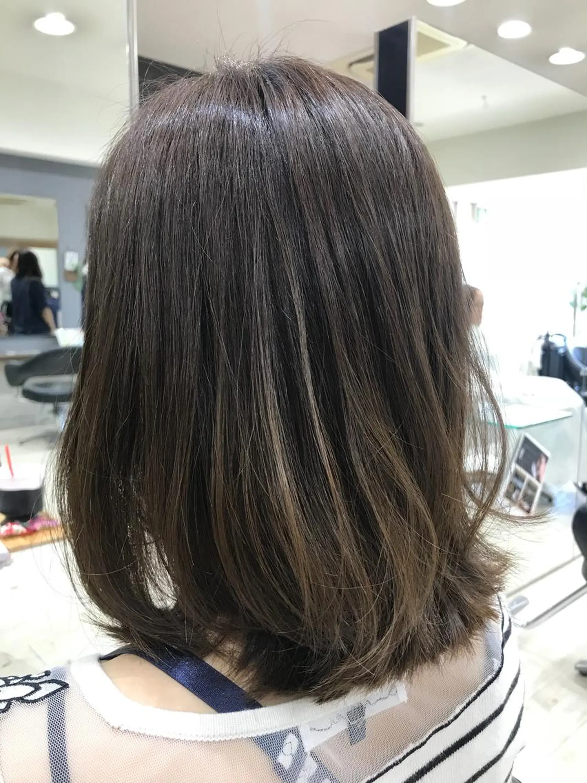 ミディアム カラー Adachi Fujikoのヘアスタイル