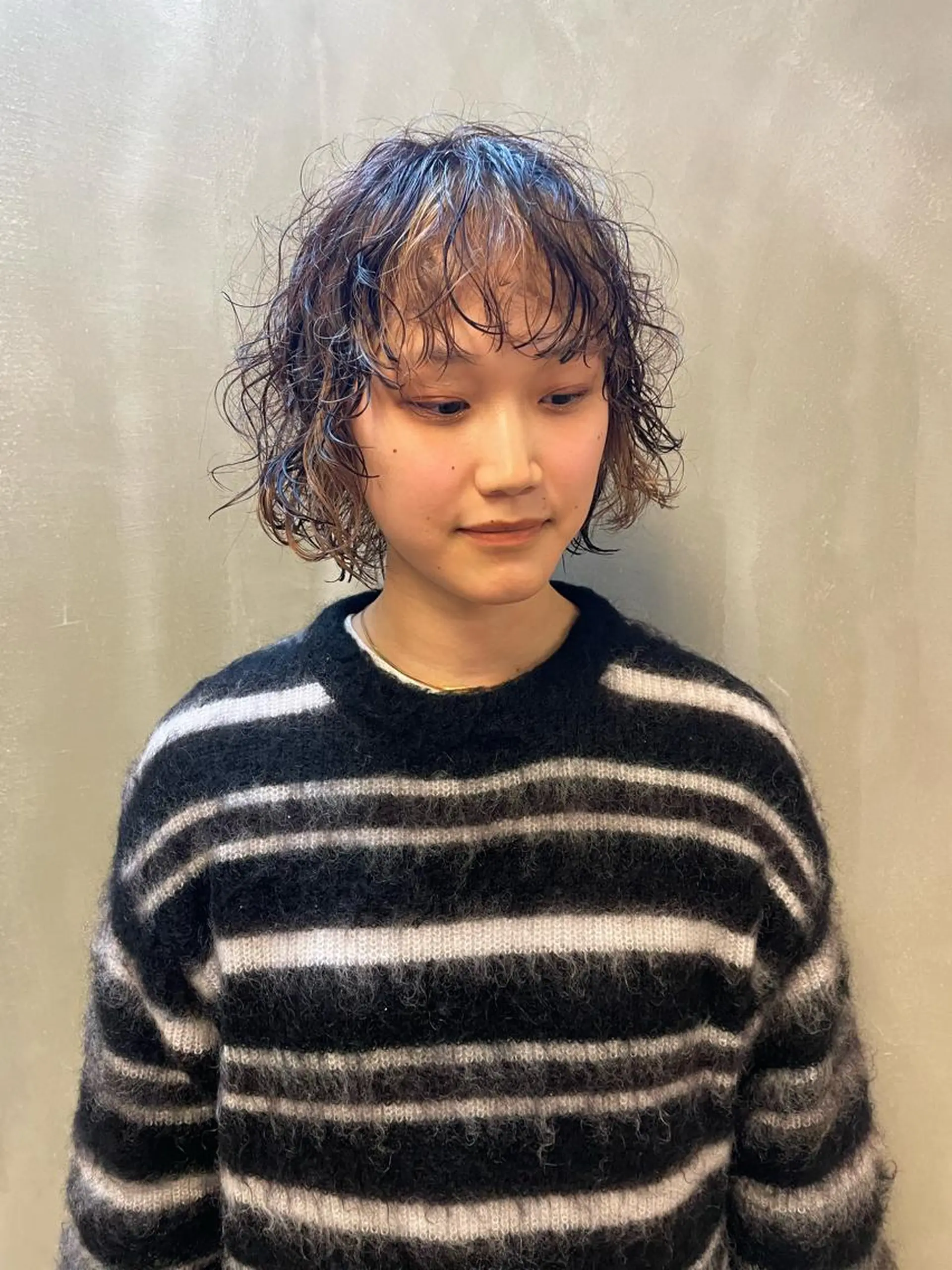 ミディアム カラー パーマ ヘアアレンジ メンズ キッズ ネイル マツエク・マツパ アイブロウ ミディアムパーマ メンズパーマ メンズウルフカット ウルフカット カット パーマ トリートメント tatsumi/ボブ ウルフ/レイヤーのヘアスタイル