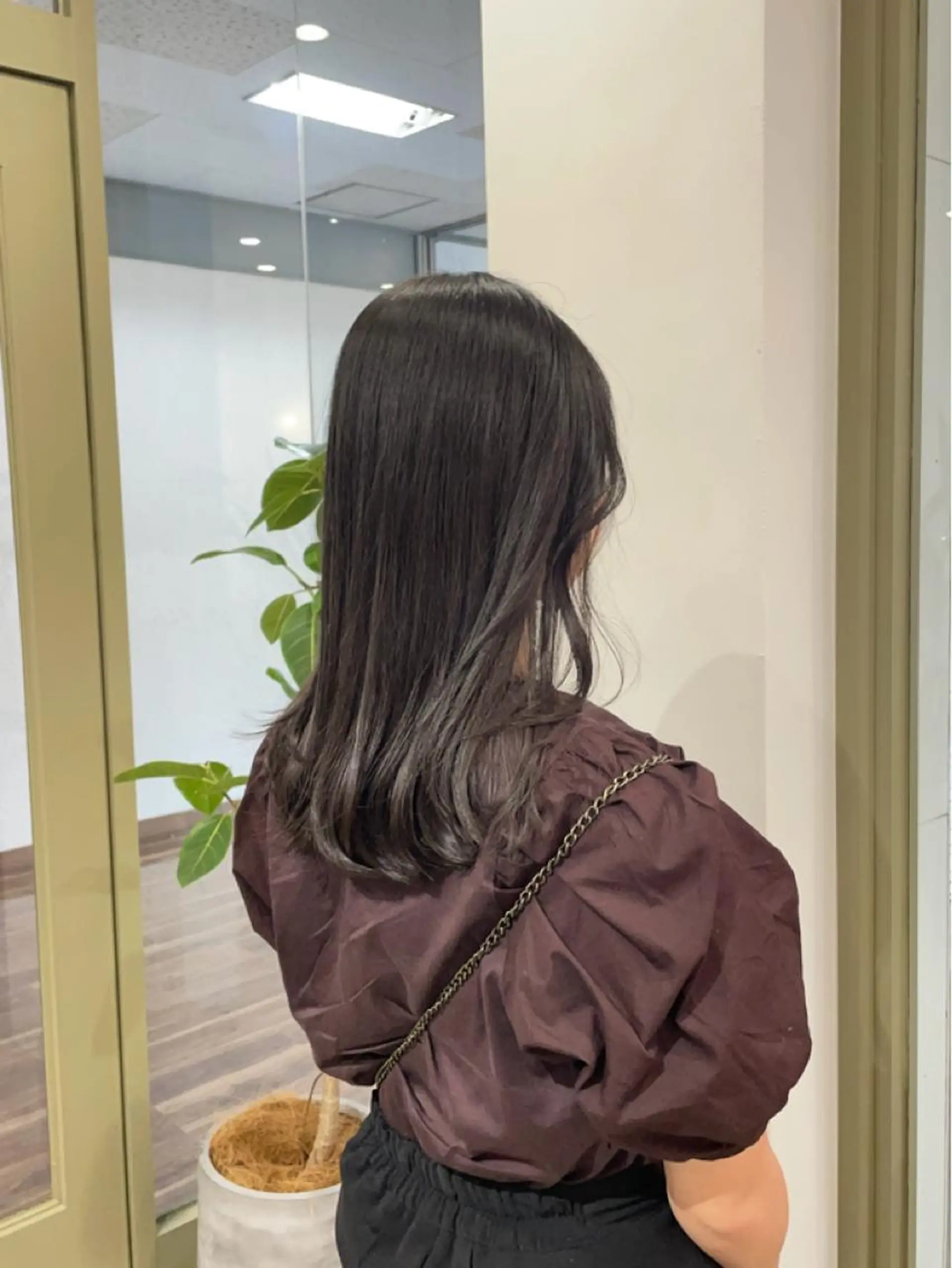 セミロング カットパーマモデル 山中 遥のヘアスタイル