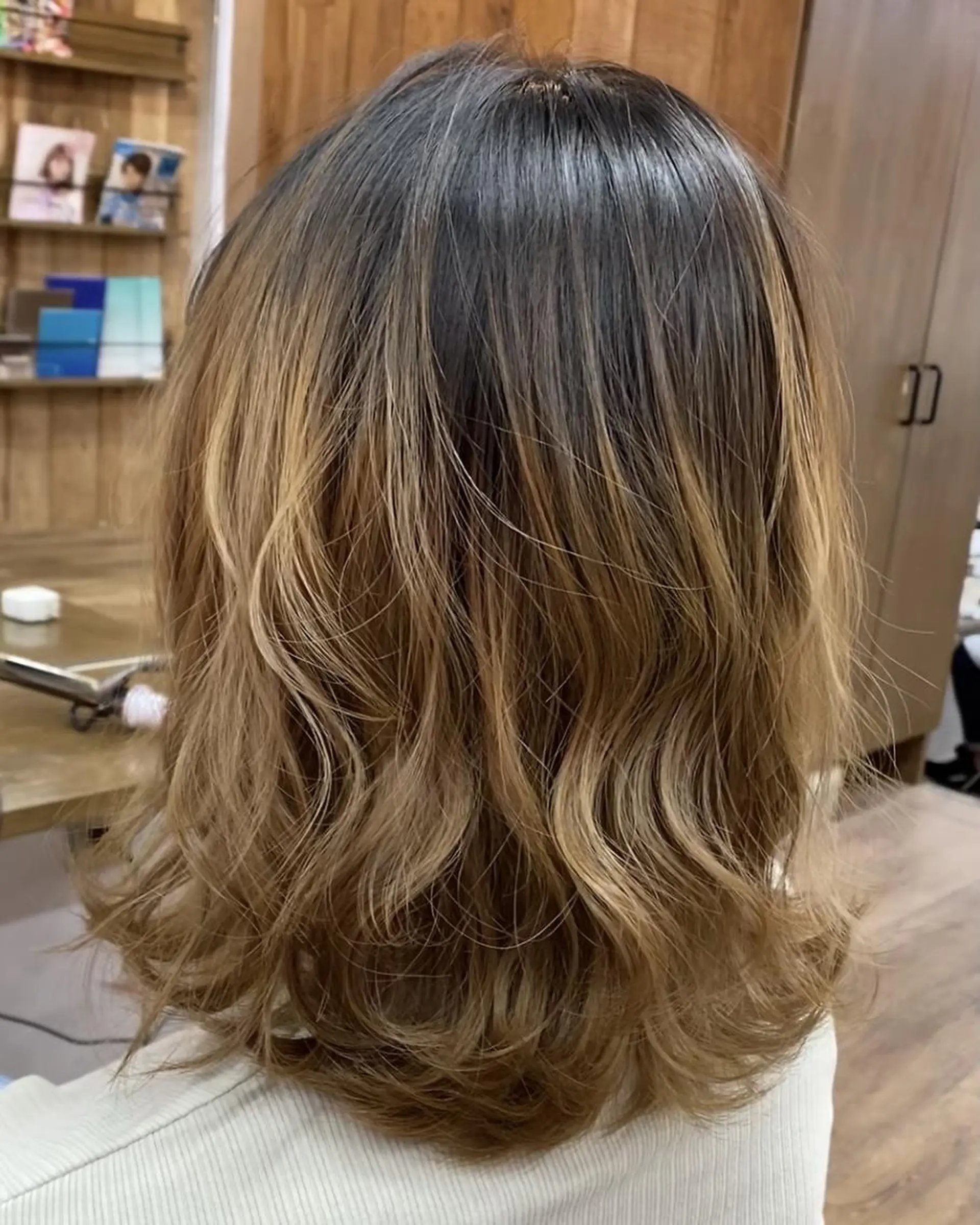 ミディアム カラー ベージュカラー グラデーションカラー ANGELICA 天理店のヘアスタイル