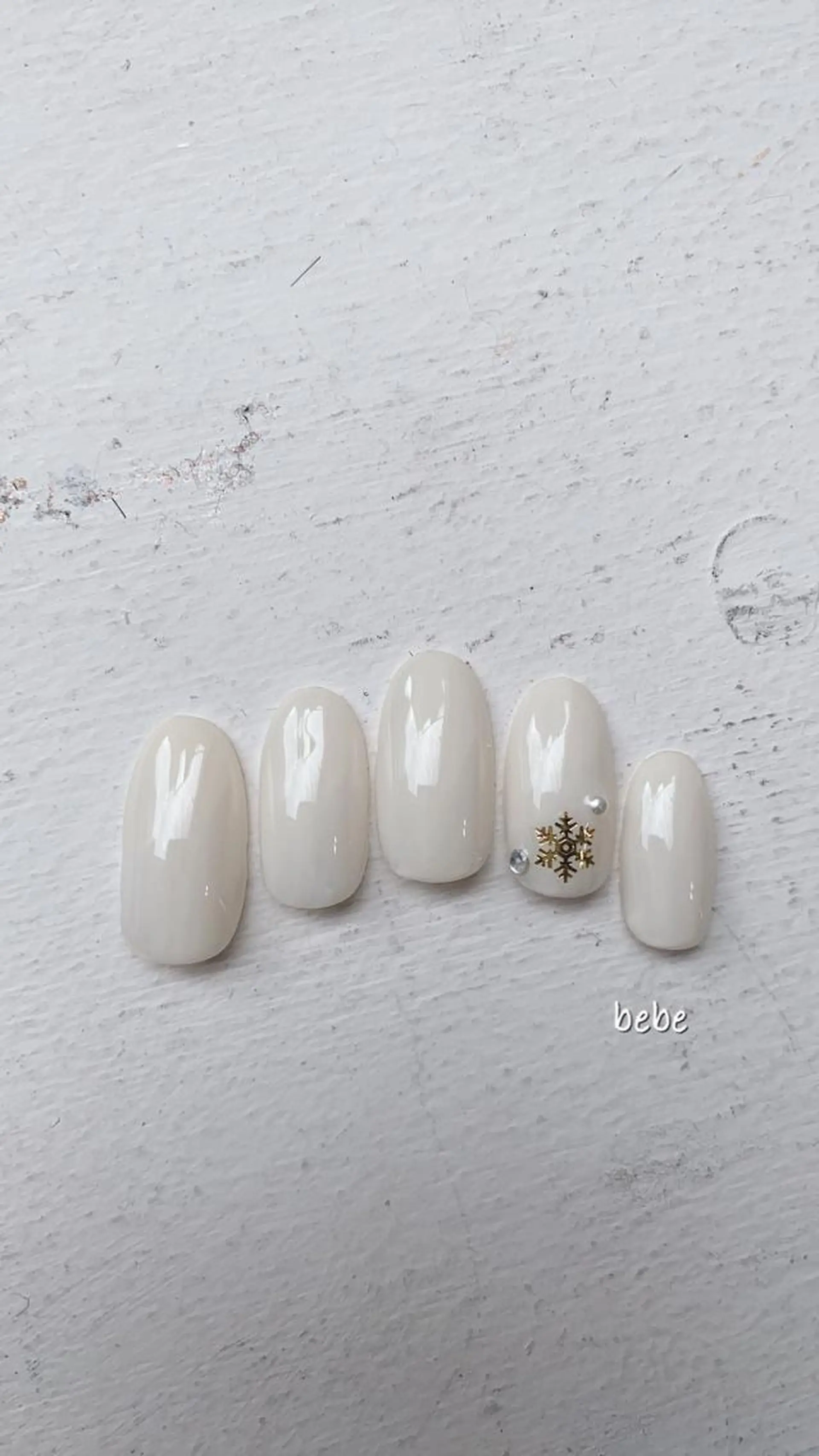 ネイル シンプルネイル 冬ネイル クリスマス Ann. nail.tokyo所属・Ann nailのネイルデザイン