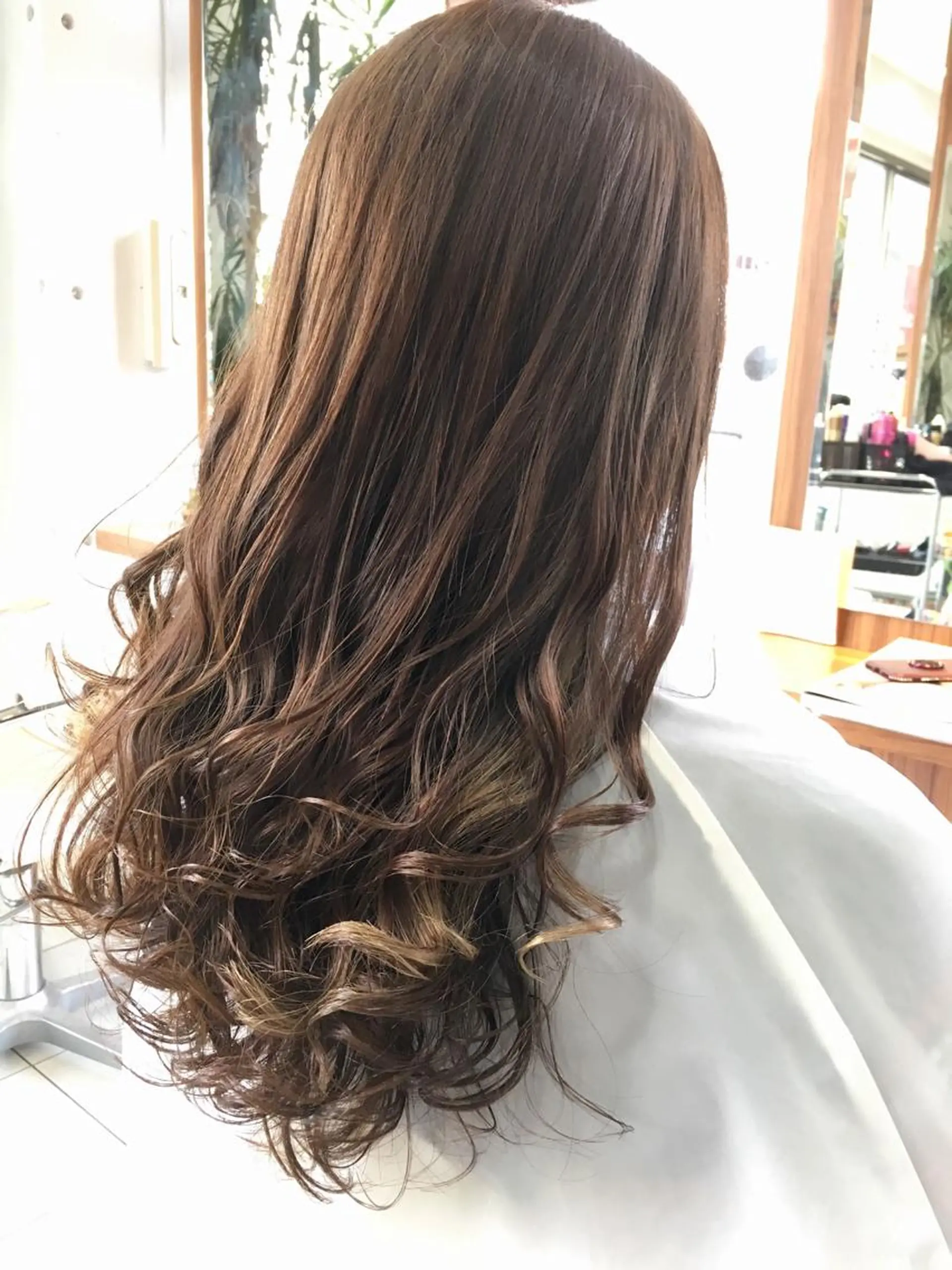 セミロング カラー 縮毛矯正 トリートメント 白髪ぼかしハイライト 柳川拓哉のヘアスタイル