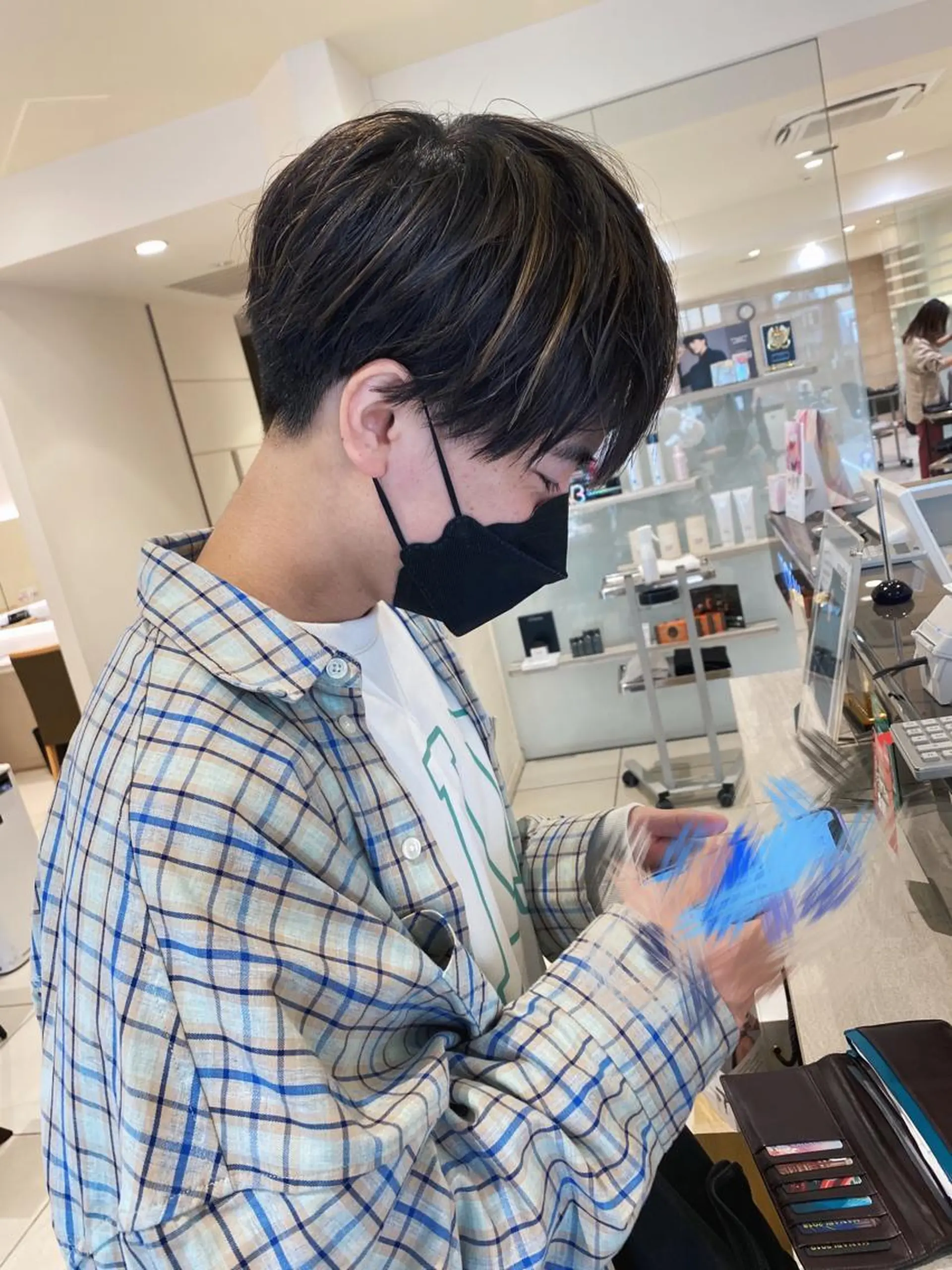 カラー メンズ メンズハイライト ハイライトカラー カット 細めハイライト🩶 ボブ/レイヤーカットのヘアスタイル