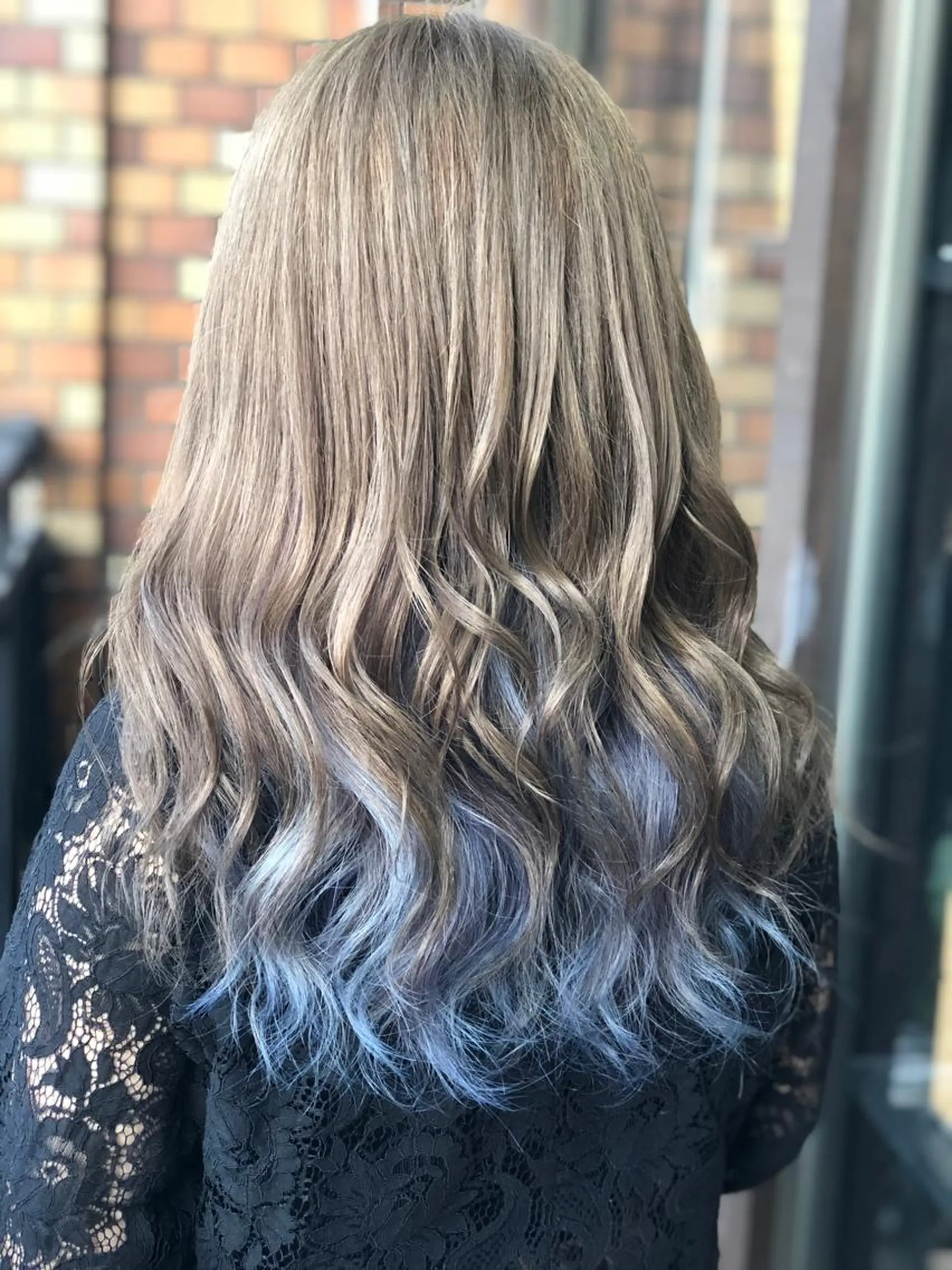 ロング ヘアカラー Lovis moa 〘国分　かな〙のヘアスタイル