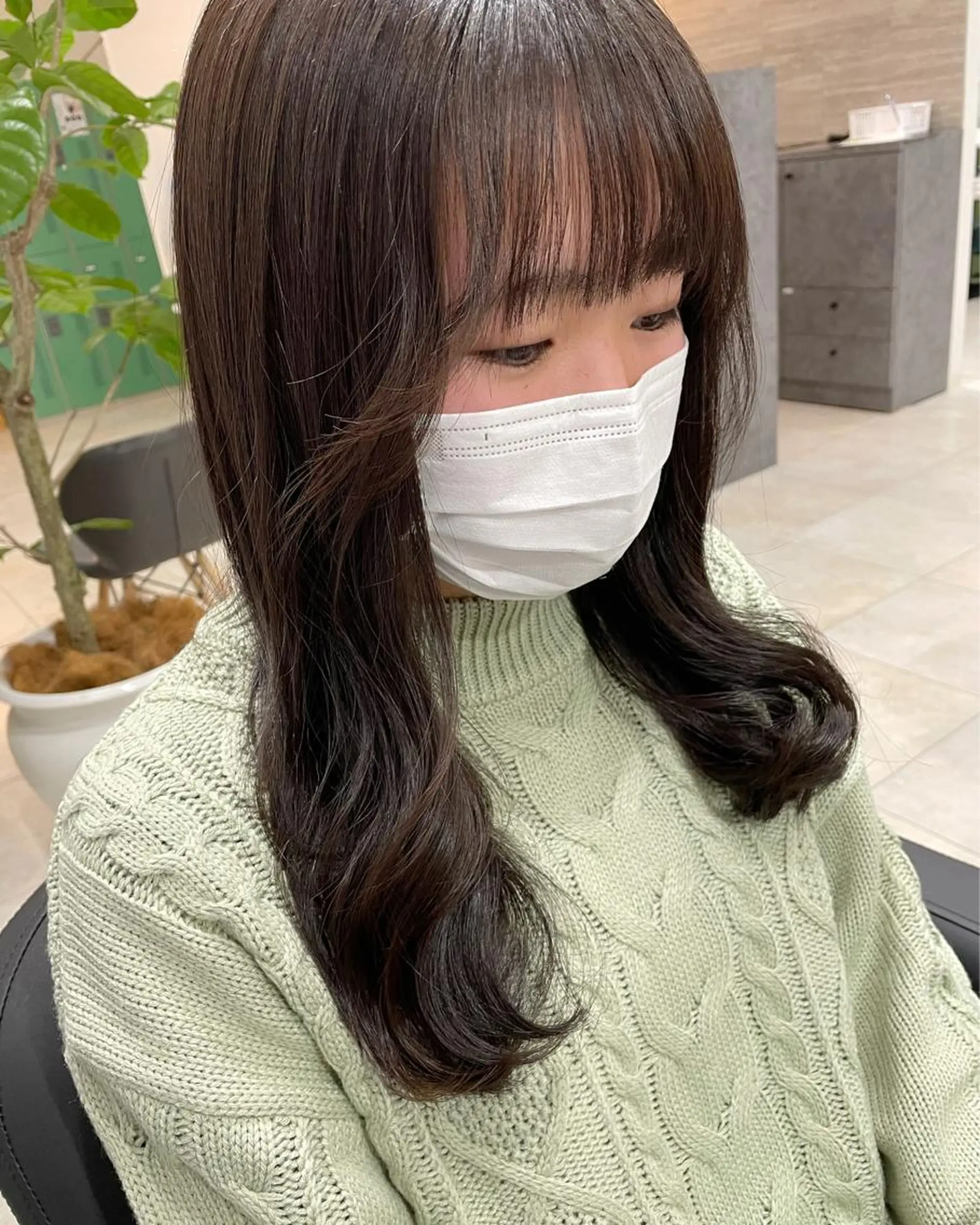 セミロング カット 富田 菜月のヘアスタイル