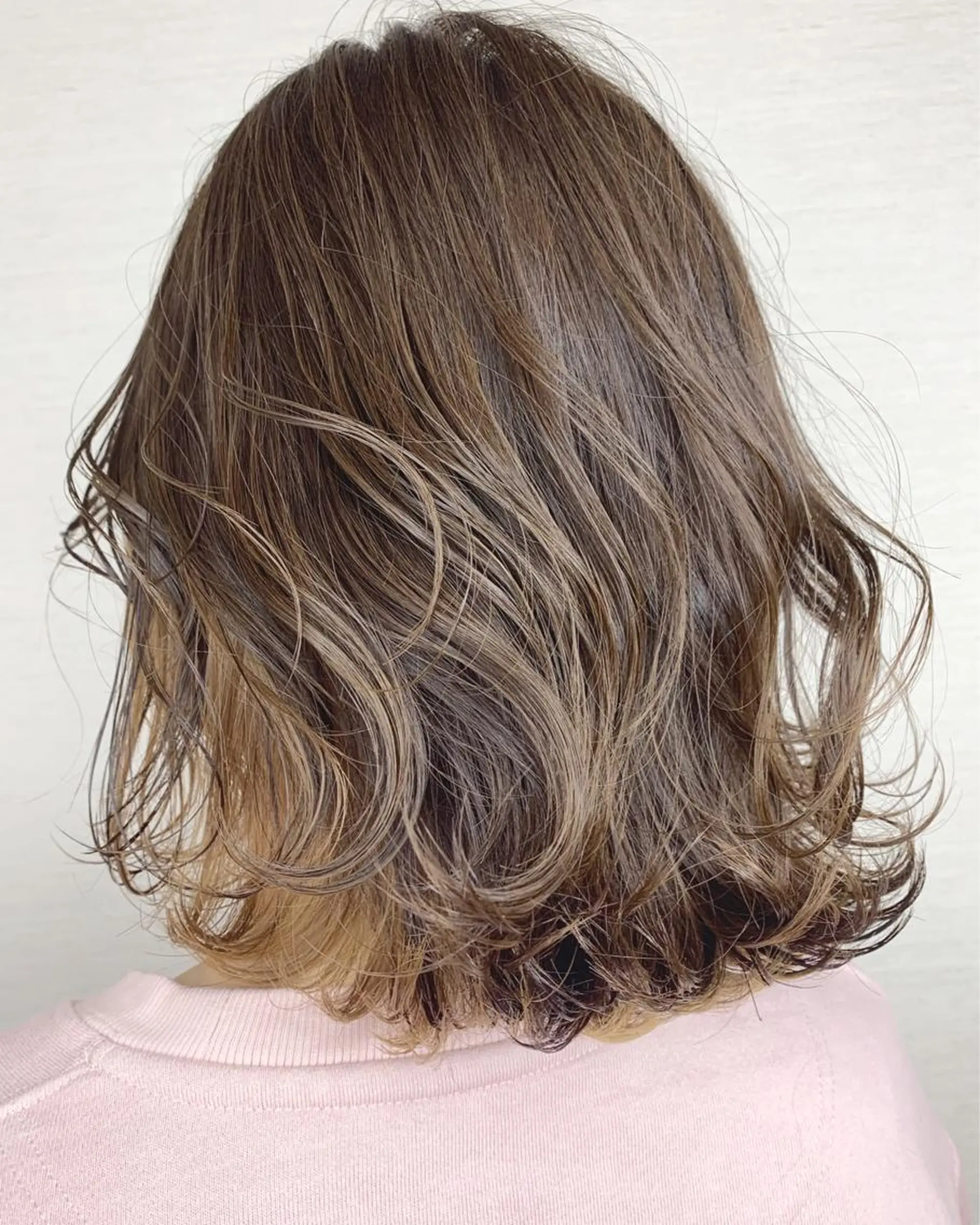 ミディアム カラー 韓国レイヤーカット/ ダブルカラーのヘアスタイル