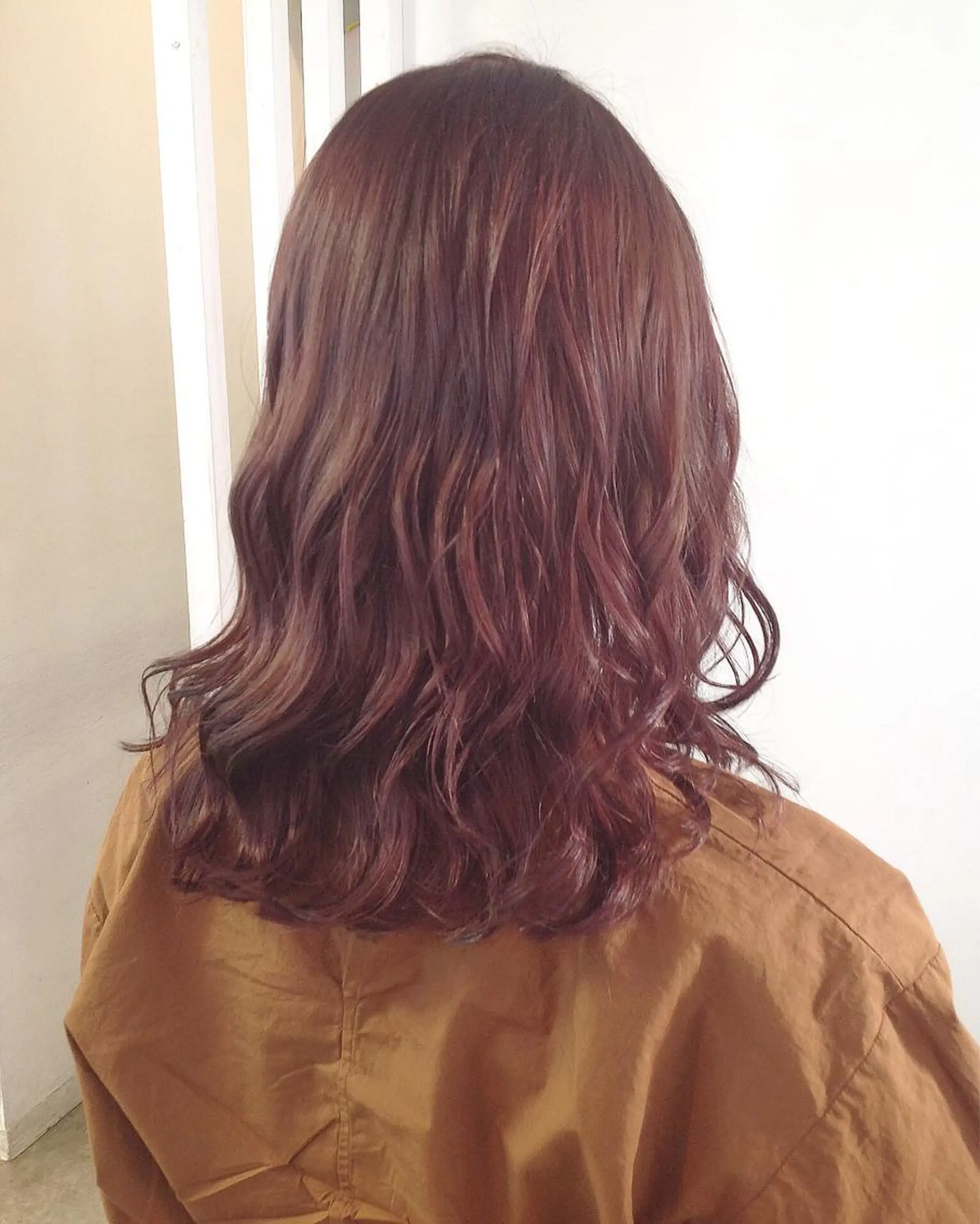 セミロング カラー ヘアアレンジ ブリーチ ピンクカラー 榎園 由美のヘアスタイル