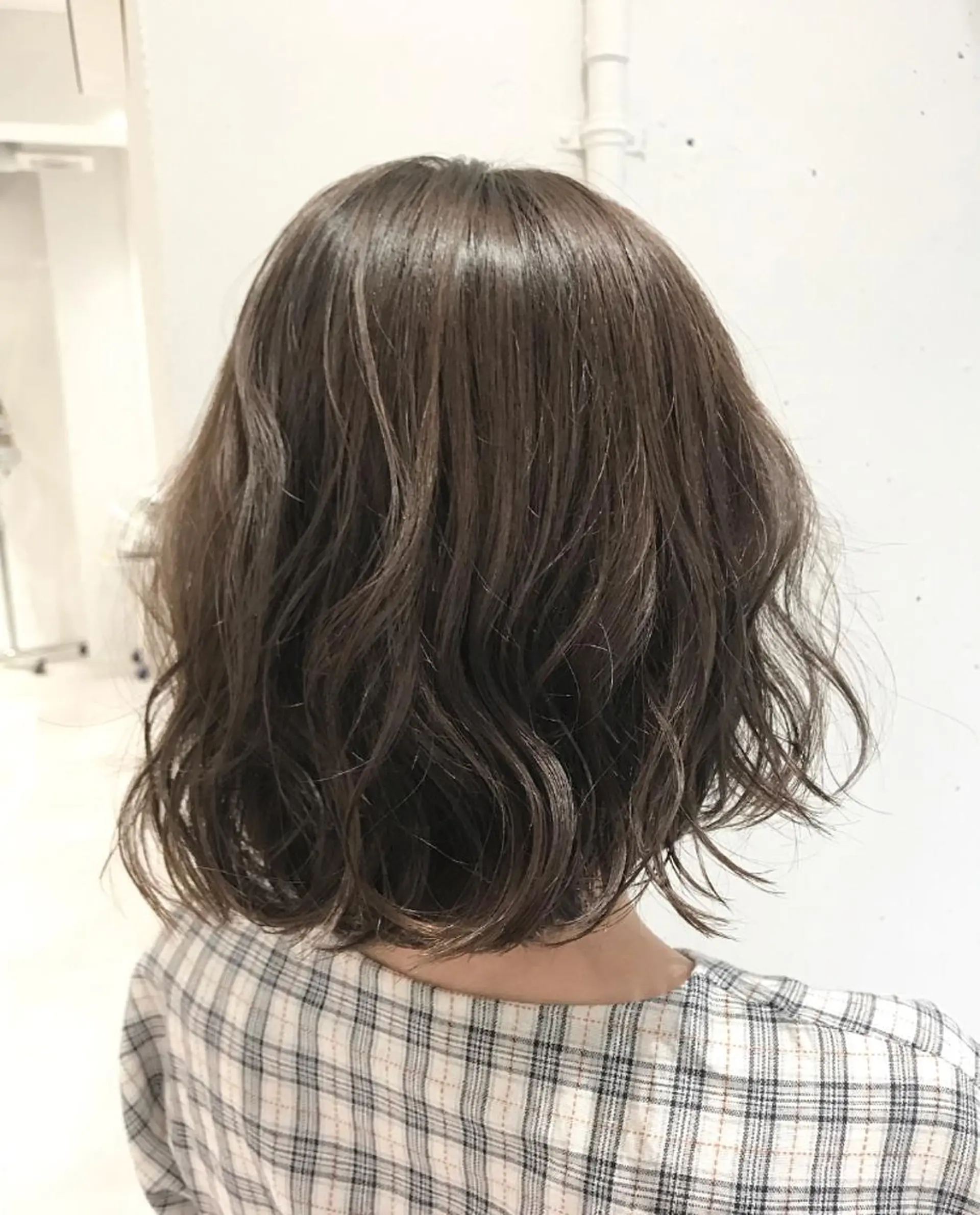 ミディアム カラー パーマ アッシュ 透明感カラー 韓国ヘア🇰🇷/ レイヤーカット✂︎のヘアスタイル