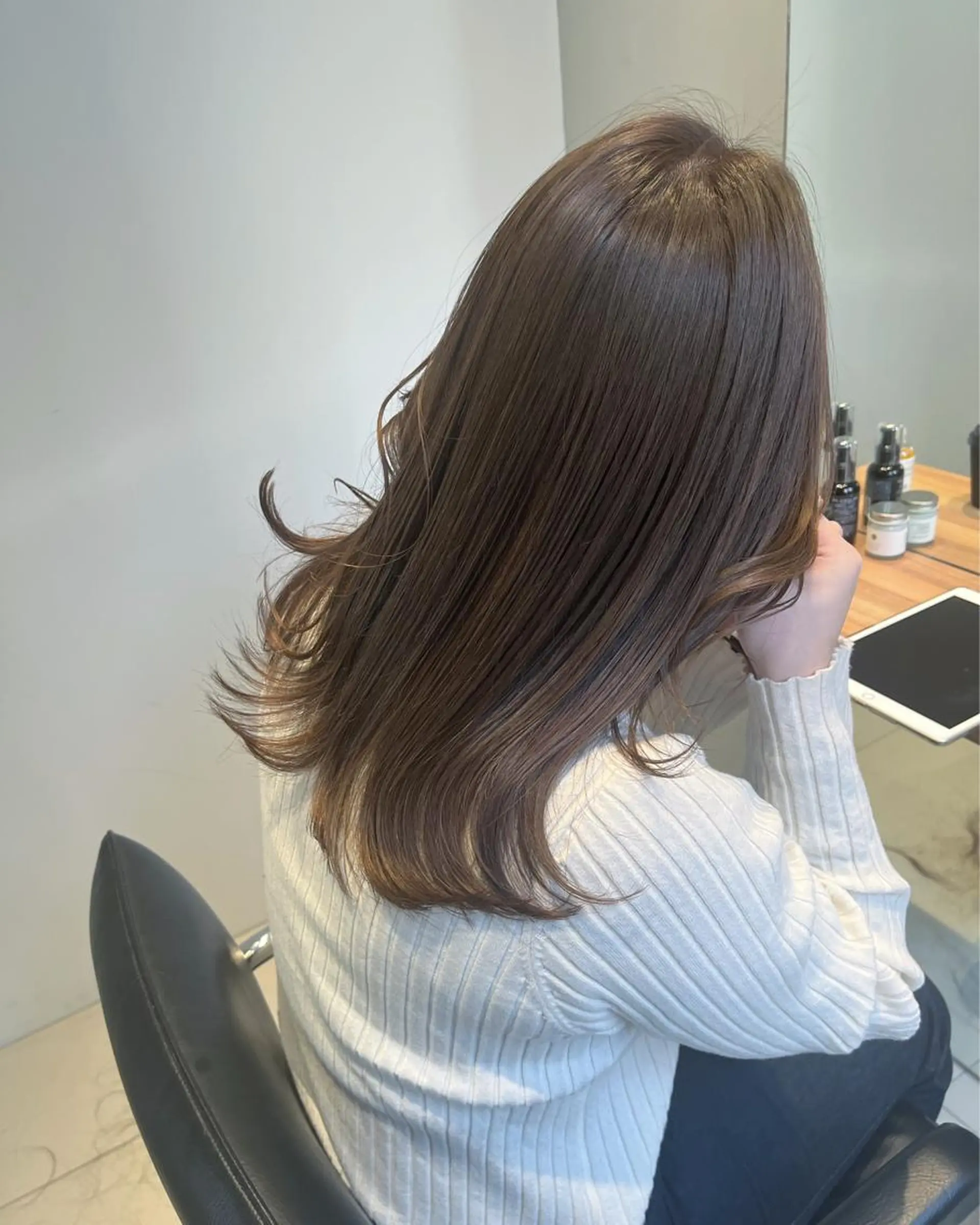 セミロング ブリーチなし 寒色カラーのヘアスタイル