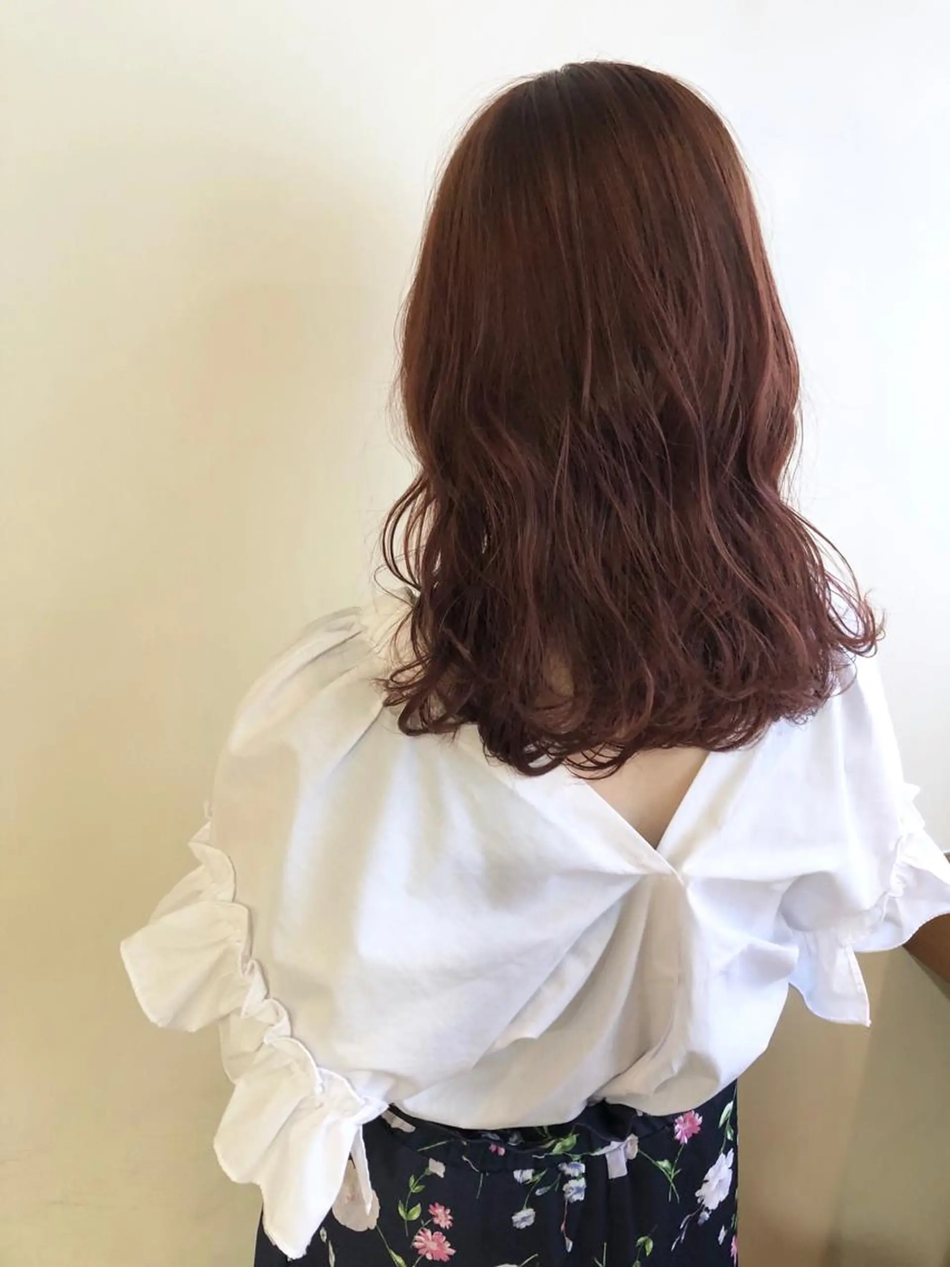 ミディアム カラー MIOベージュカラー 柔らかいカラーのヘアスタイル